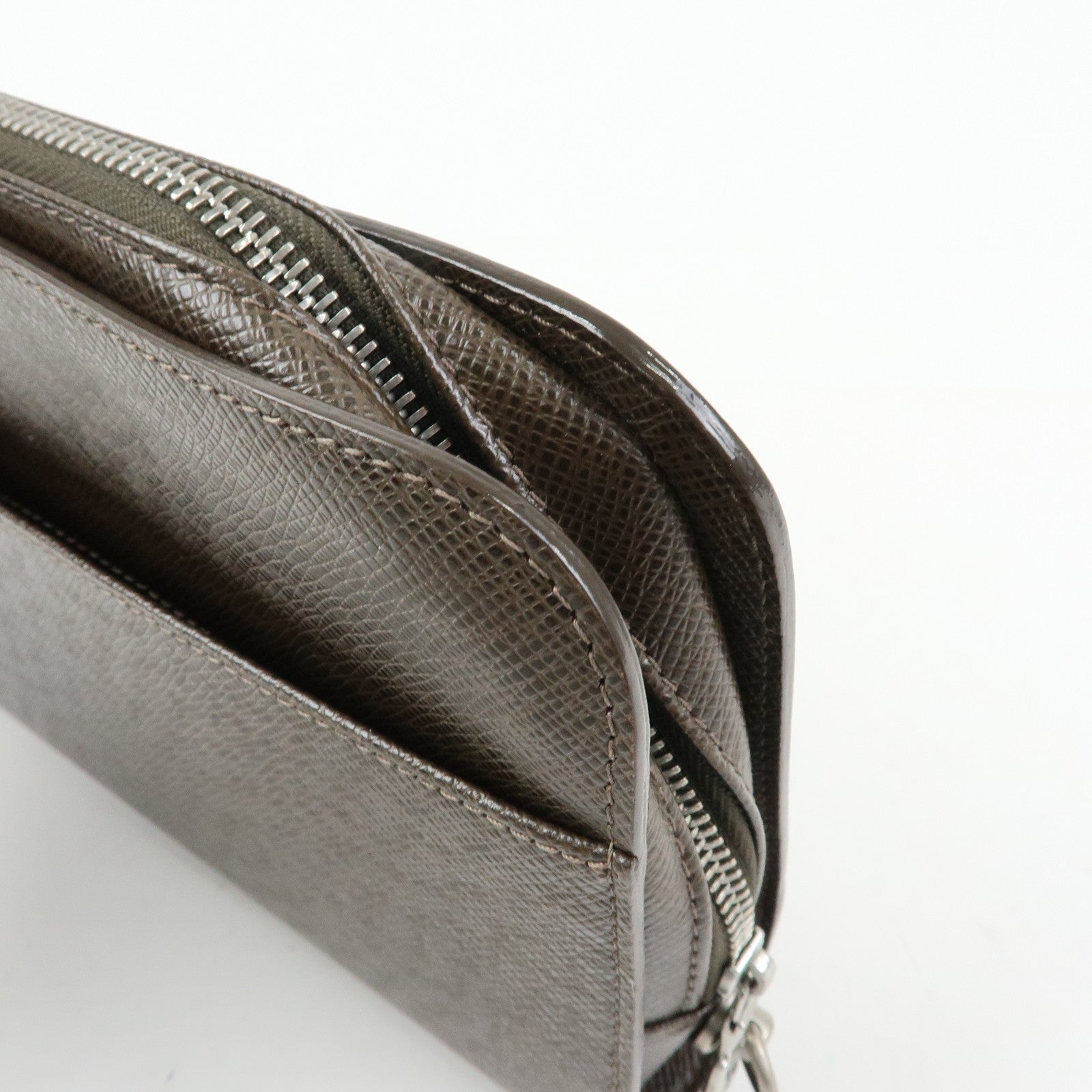 Louis Vuitton Taiga Baikal Clutch Bag Pouch Brown Grizzly M30188