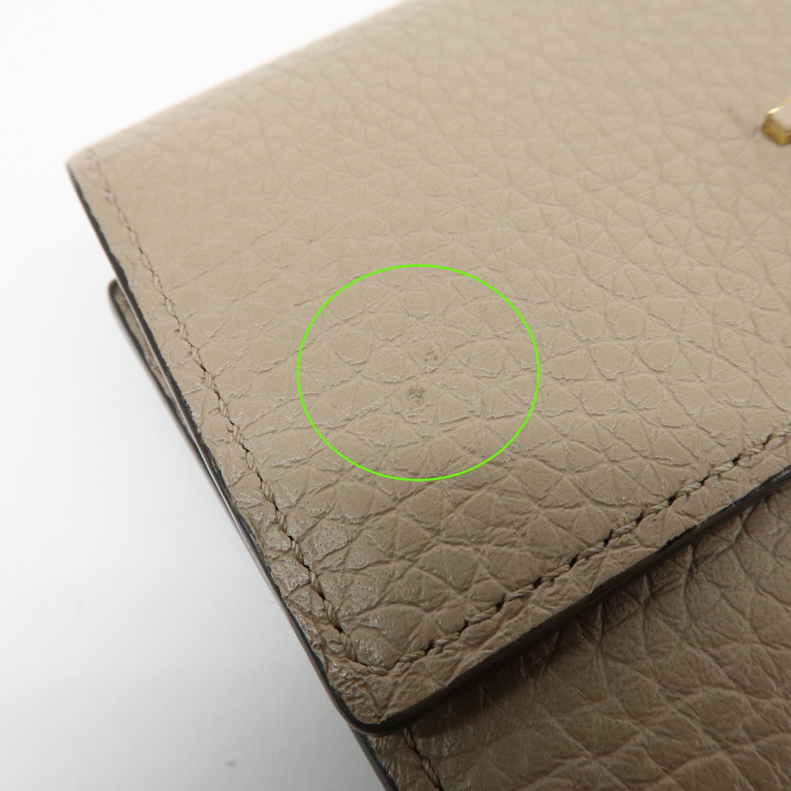 Louis Vuitton Portefeuille Capucines Leather Compact Wallet M62159