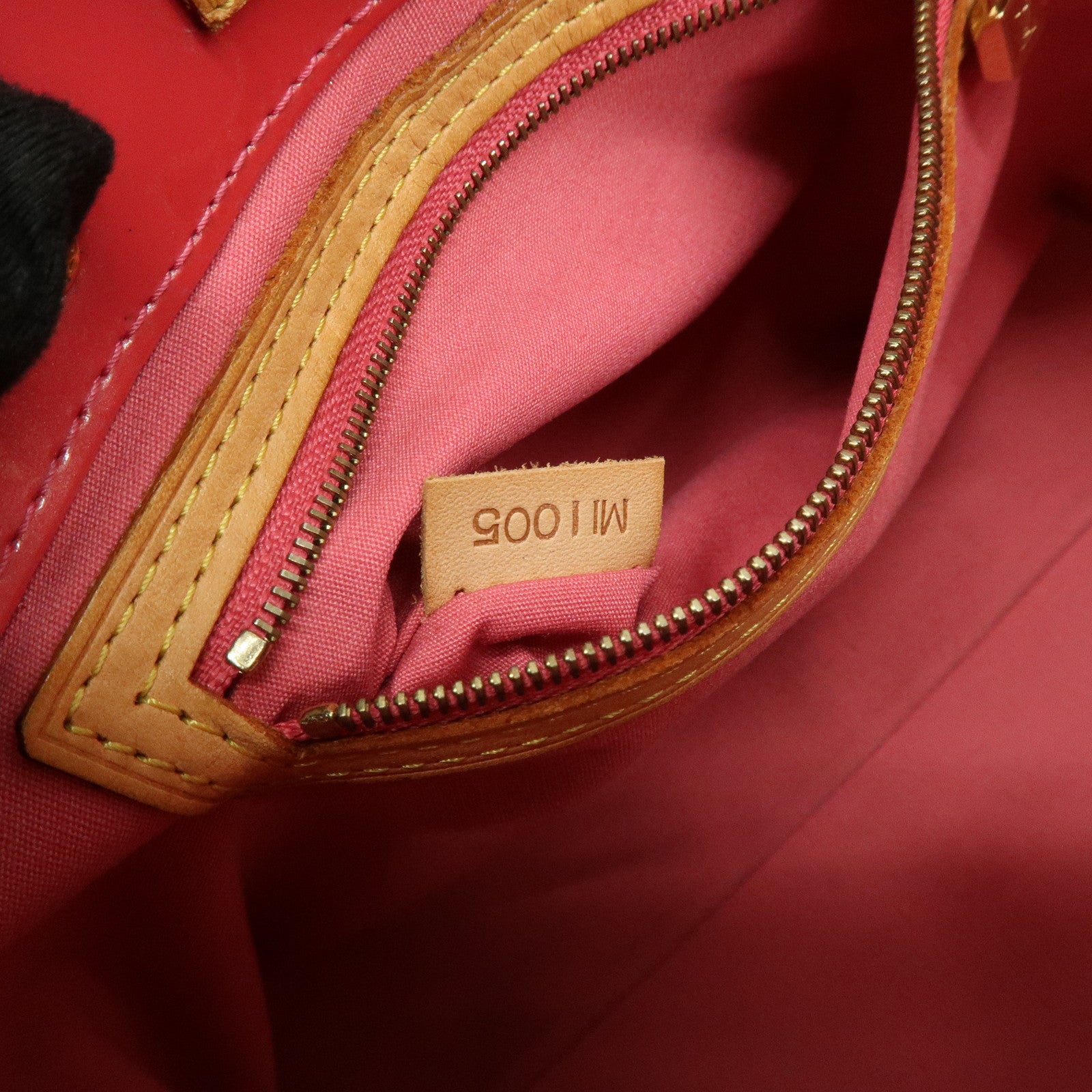 Louis Vuitton Monogram Vernis Reade PM Hand Bag Framboise M9132F