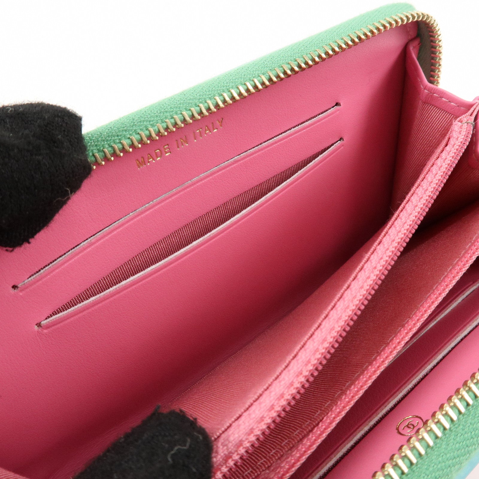 CHANEL COCO Mark CC Filigree Caviarskin Round Zippy Wallet Pink A84446 Used