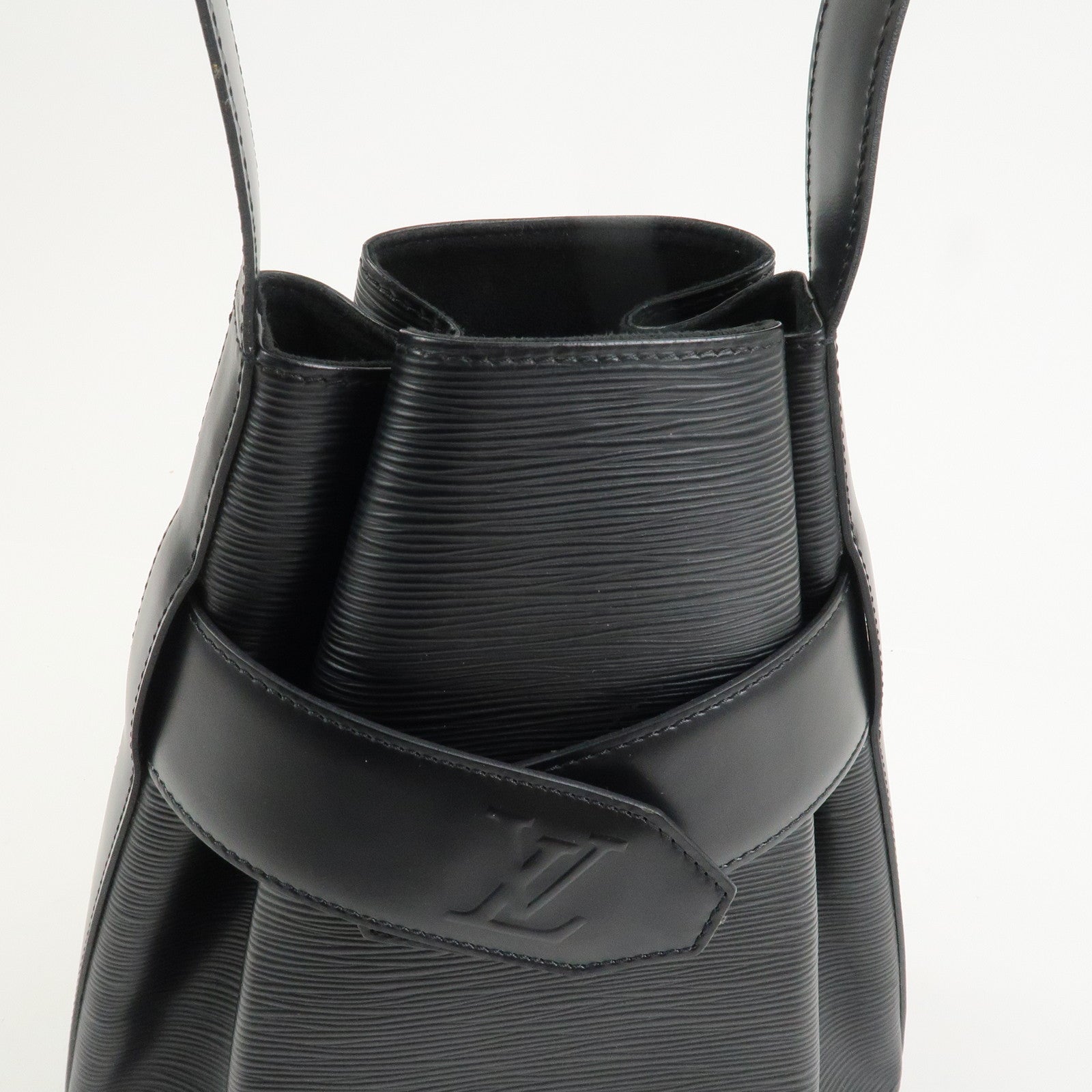 Louis Vuitton Epi Leather Sac D'epaule PM Bucket Bag Black M80157