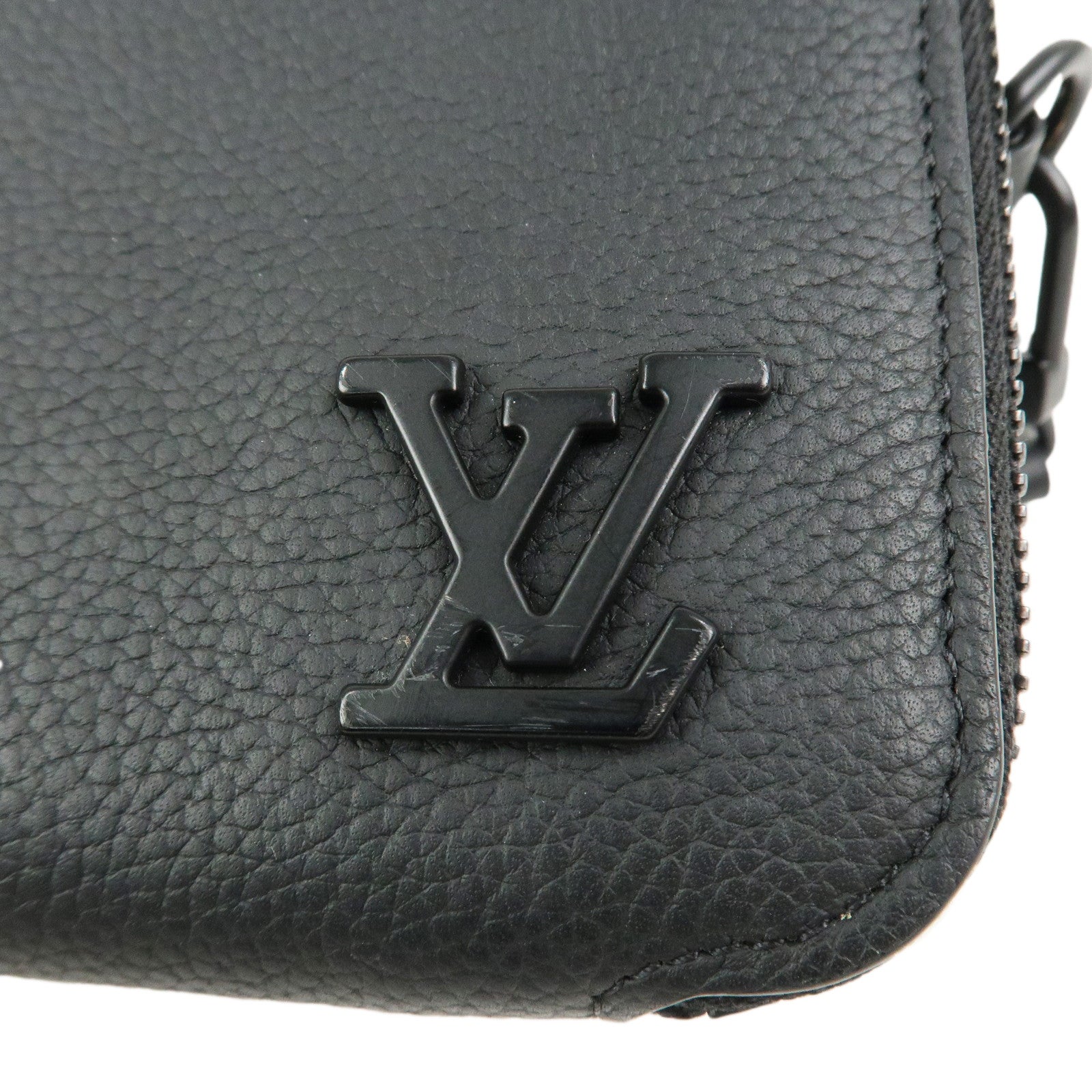 Louis Vuitton LV Aerogram Leather Alpha Wearable Wallet Noir M59161