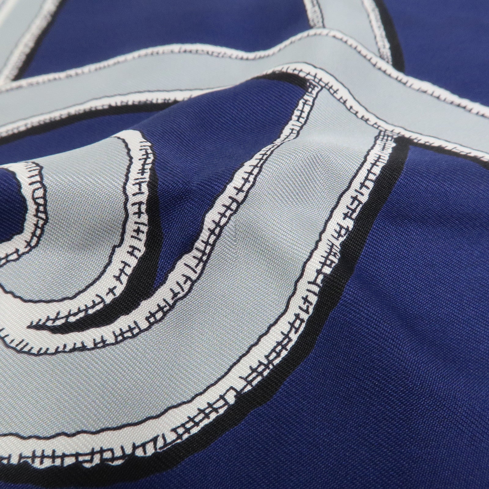 HERMES Maxi Twilly Silk 100% Scarf L'INSTRVCTION DV ROY Blue White
