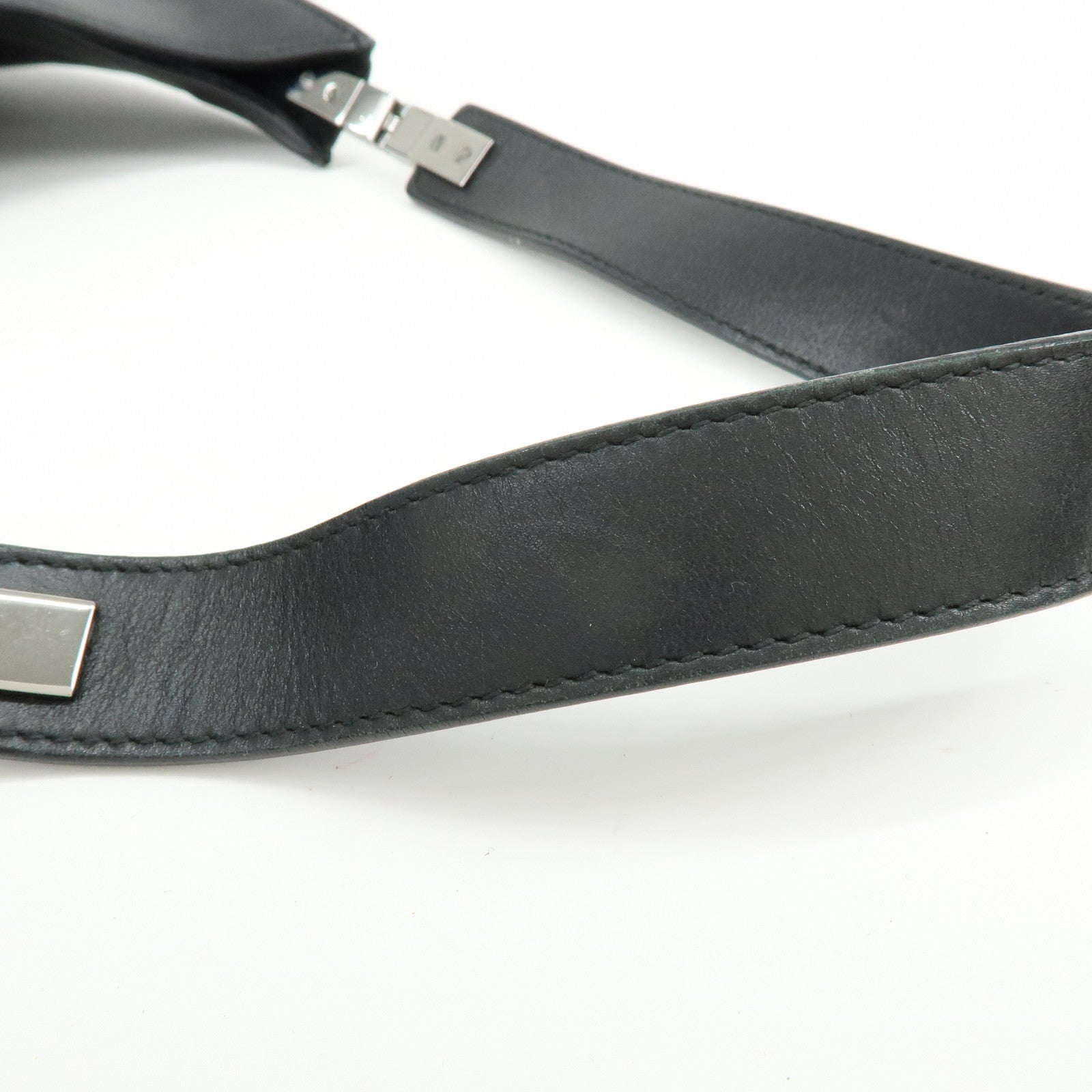 GUCCI Logo Leather Shoulder Bag Hand Bag Black 001・3767