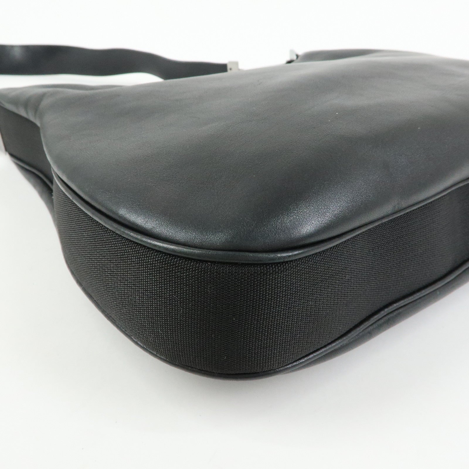 GUCCI Attache Leather Shoulder Bag Crossbody Bag Black 001・3341