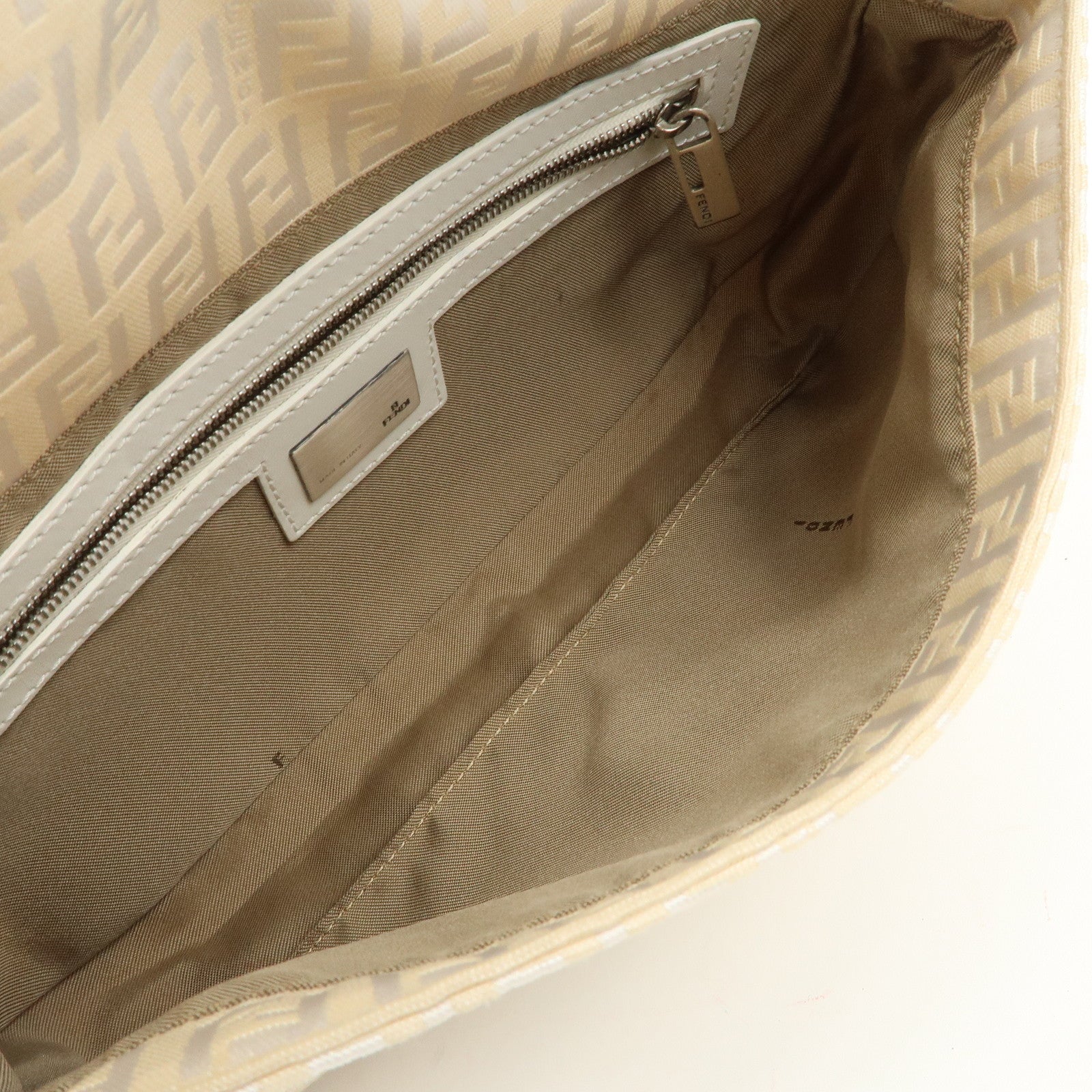 FENDI Mamma Baguette Zucchino Leather Shoulder Bag White 8BR000