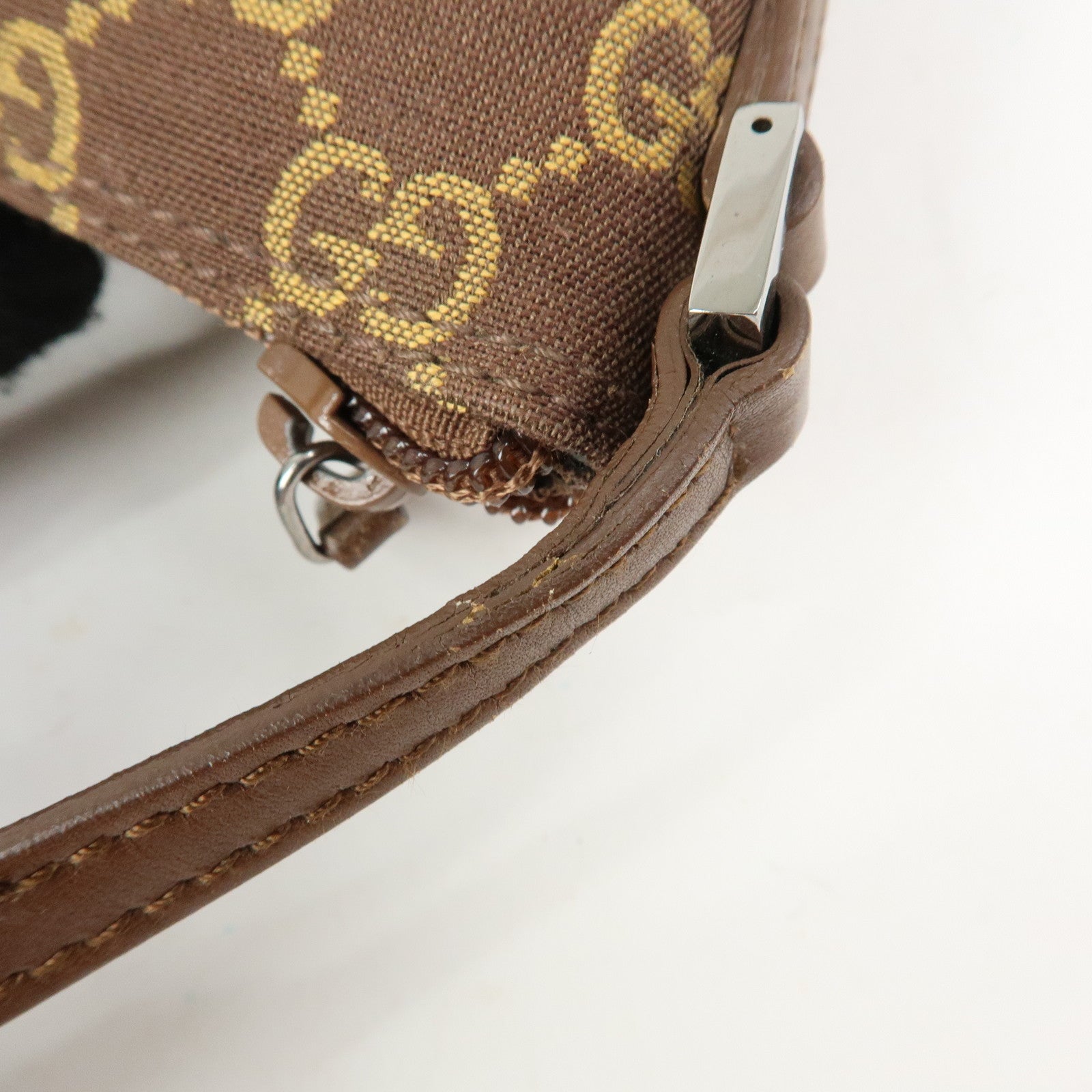 GUCCI Boat Bag GG Canvas Accessory Pouch Hand Bag Brown 039.1103