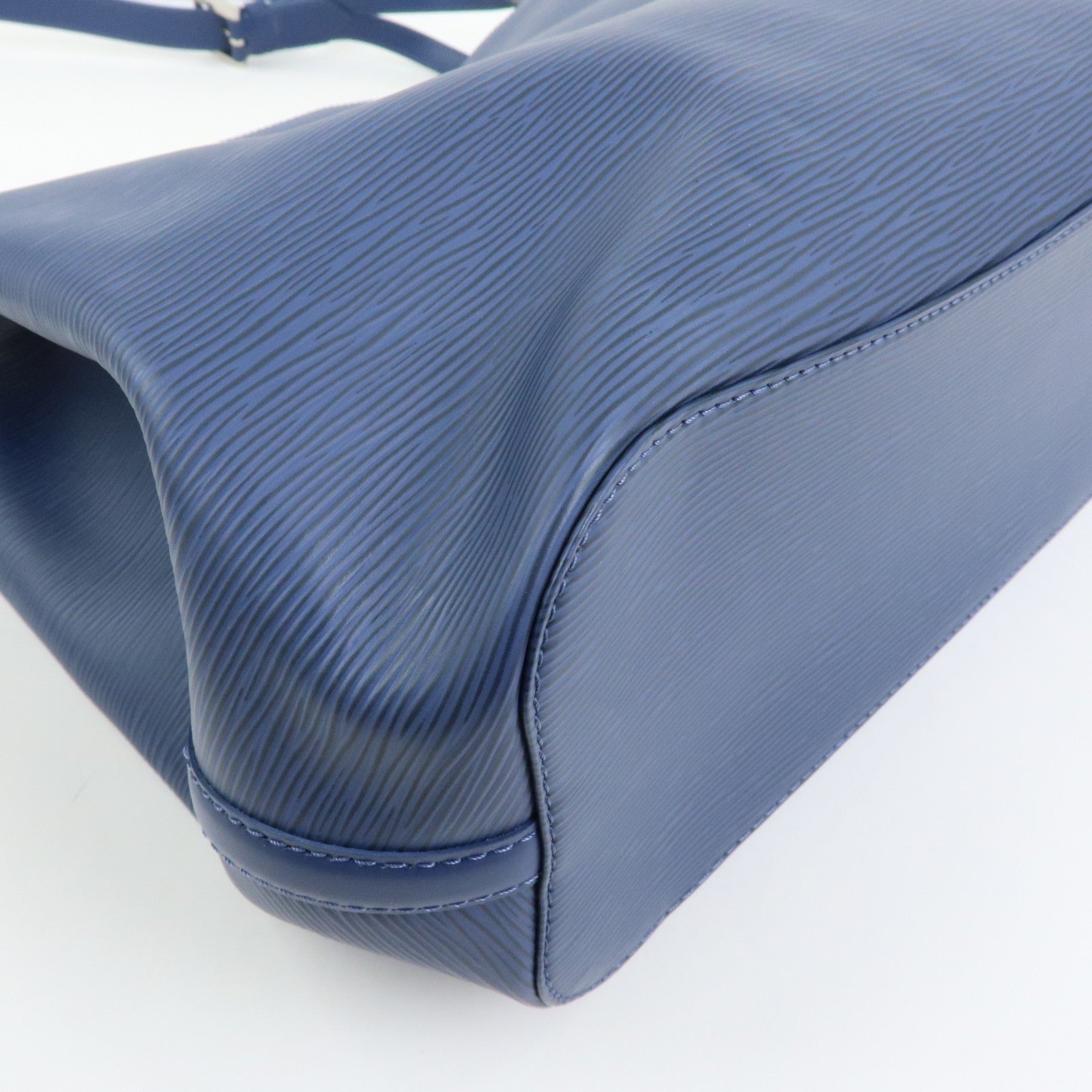 Louis Vuitton Epi Mandala GM Leather Shoulder Bag Myrtille M5892G