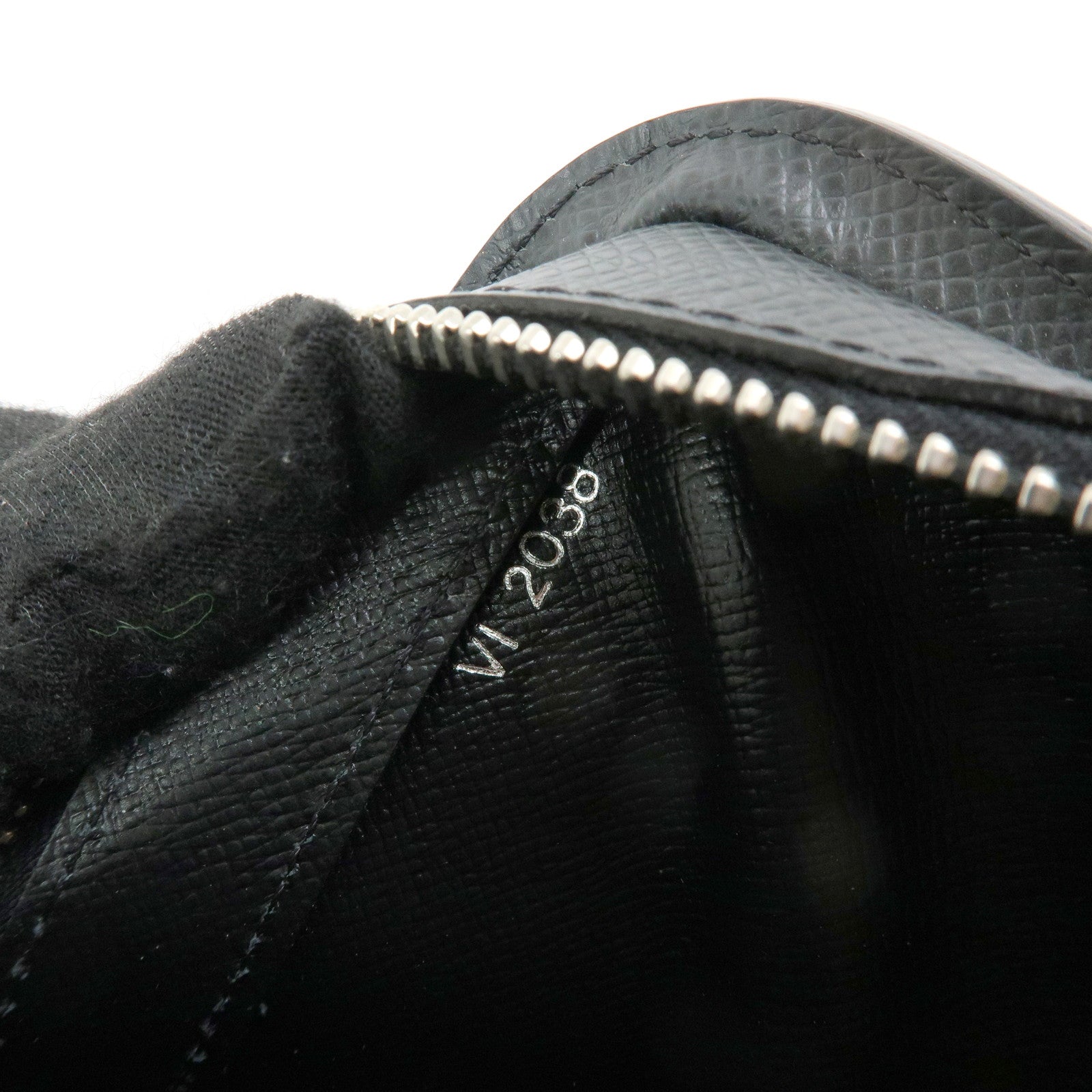 Louis Vuitton Taiga Baikal Leather Clutch Bag Pouch Ardoise M30182