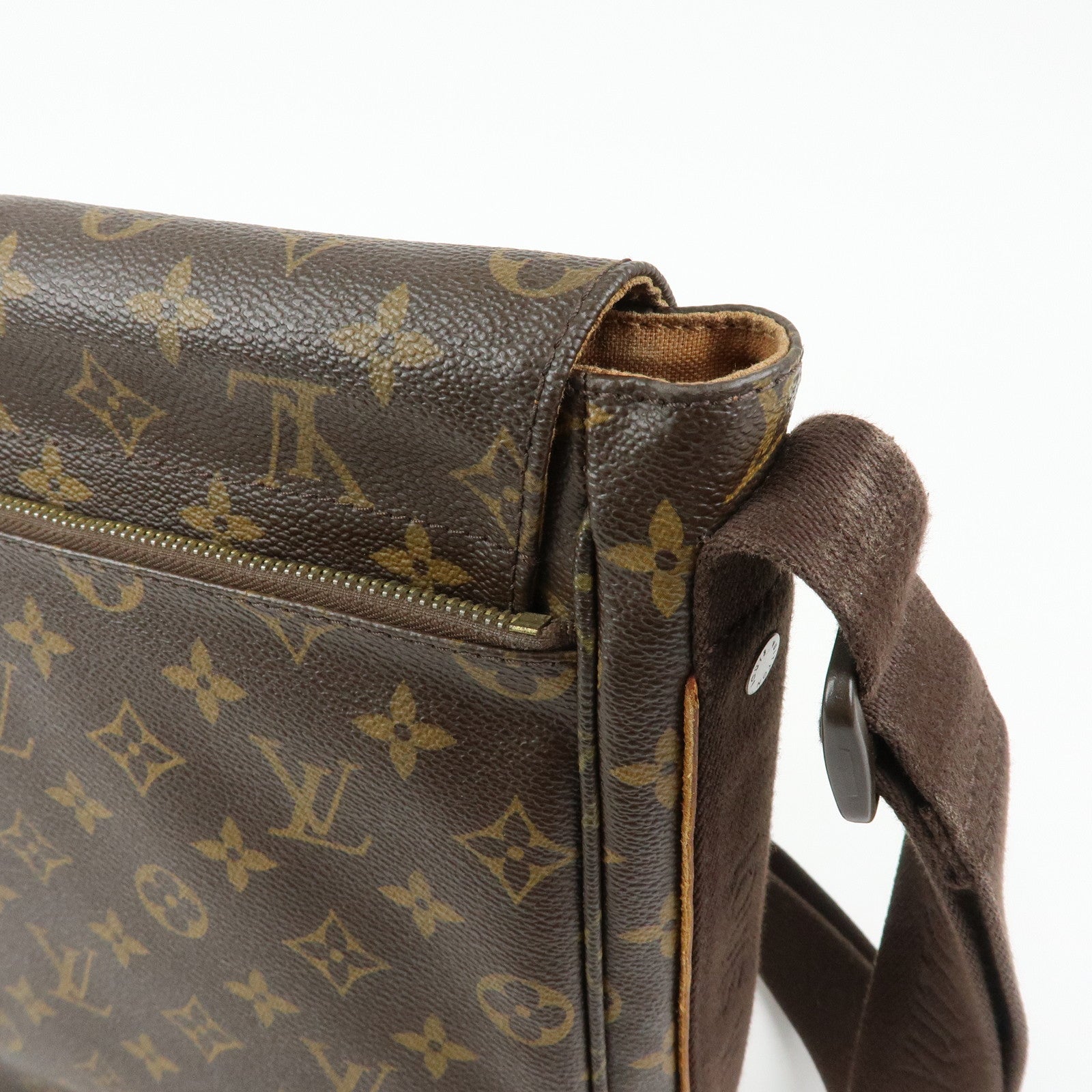 Louis Vuitton Monogram Messenger MM Beaubourg Crossbody Bag M97038