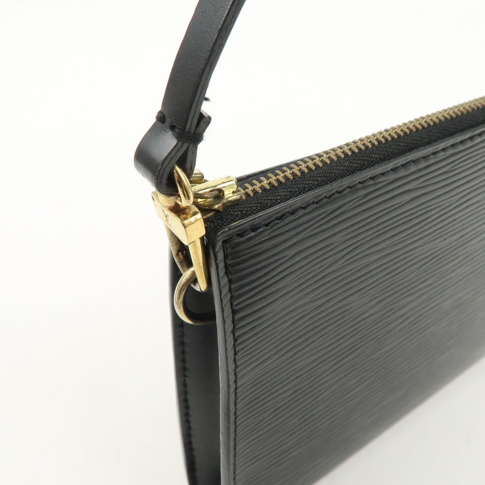 Louis Vuitton Epi Pochette Accessoires Hand Bag Noir M52942