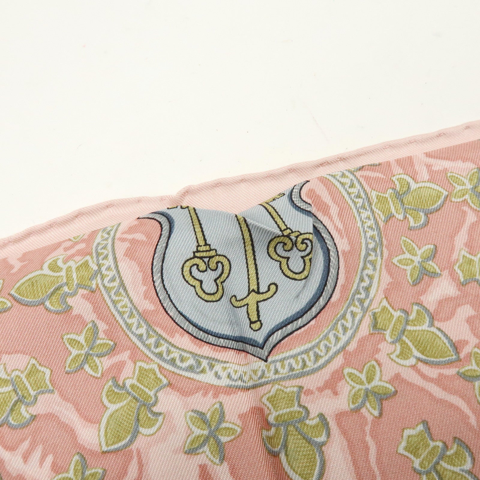 HERMES Carre 90 Silk 100% Scarf LES CLES THE KEYS RARE Light Pink