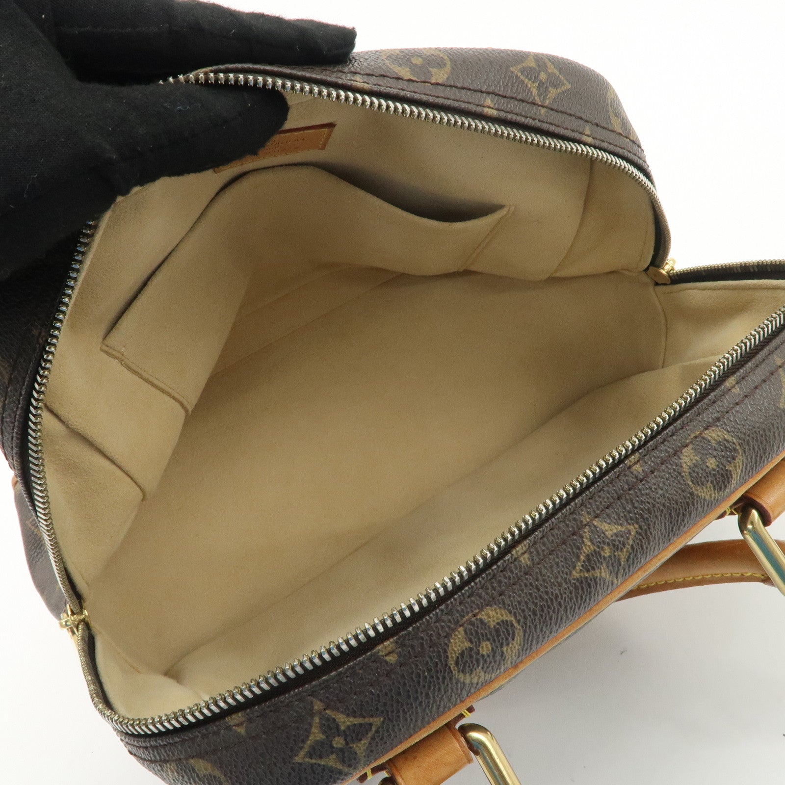 Louis Vuitton Monogram Manhattan PM Hand Bag M40026