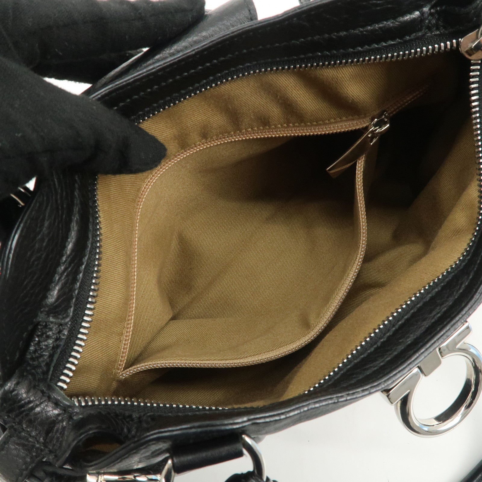 Ferragamo Gancini Leather Shoulder bag Hand Bag Black AU-21/6317 Used