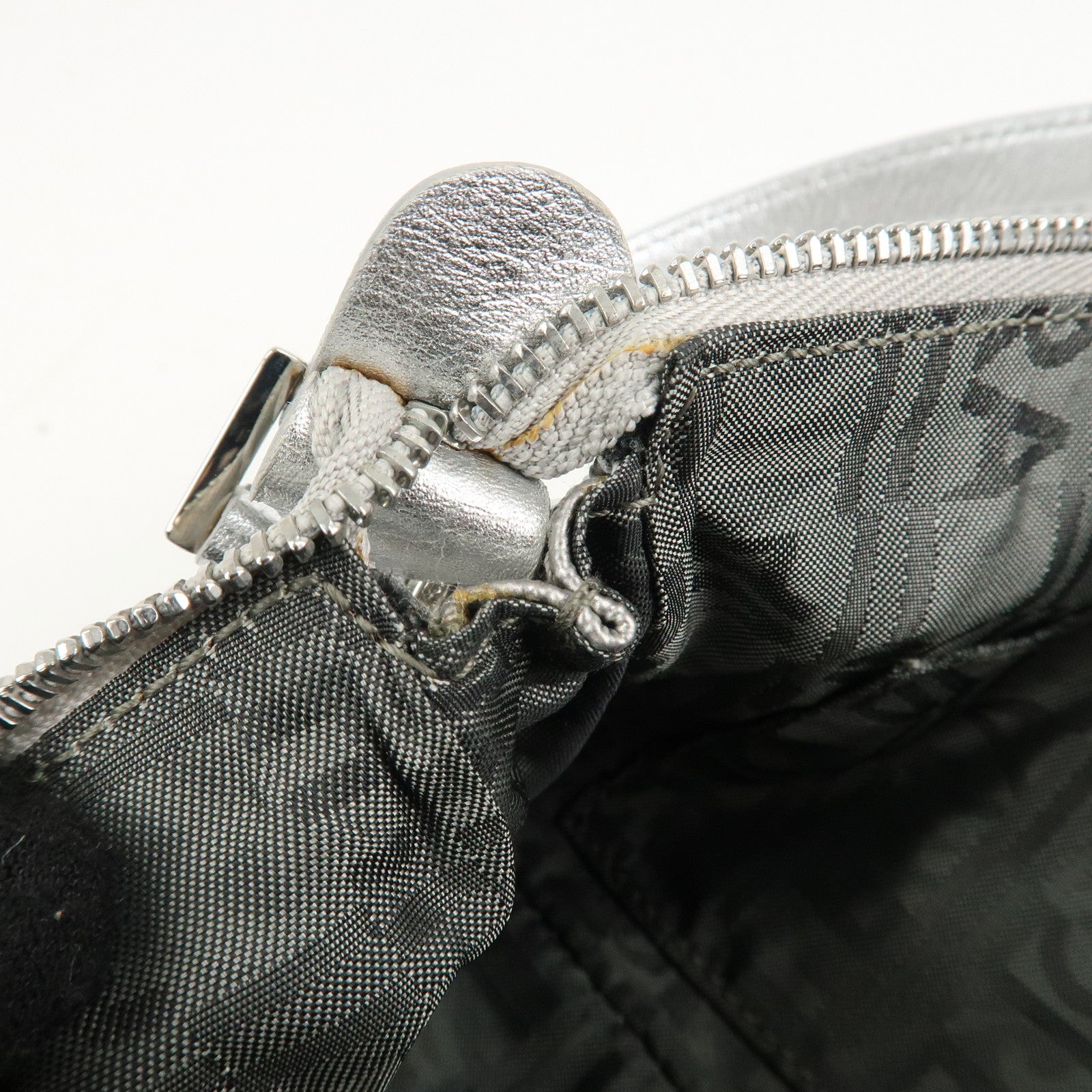 Ferragamo Gancini Leather One Shoulder Bag Silver Silver Hardware Used