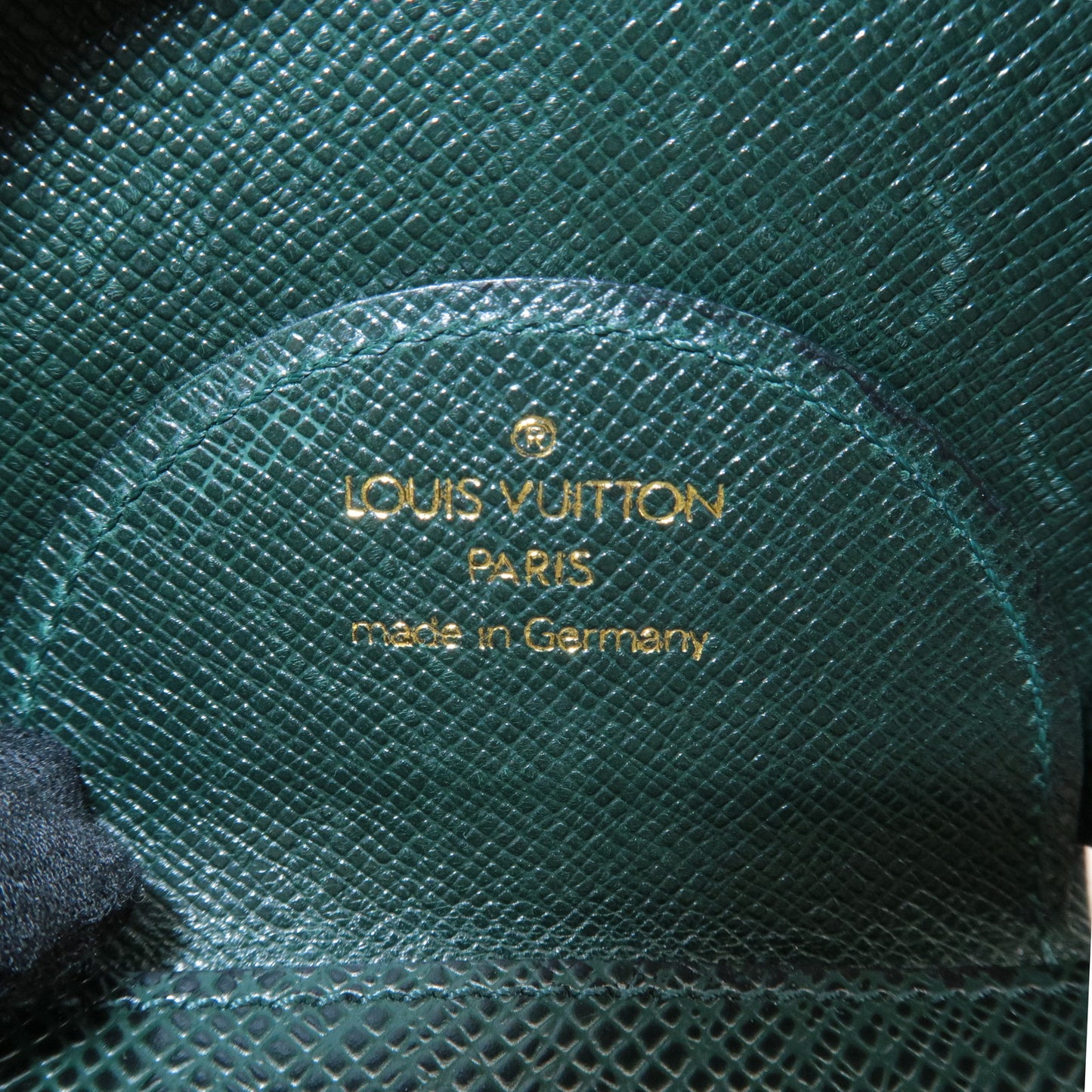 Louis Vuitton Taiga Porte Monnaie Cuvette Coin Case Episea M30374