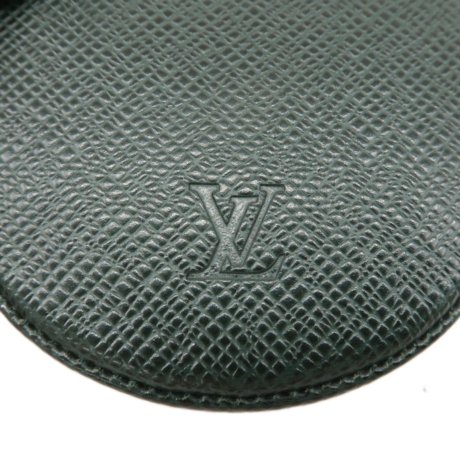 Louis Vuitton Taiga Porte Monnaie Cuvette Coin Case Episea M30374