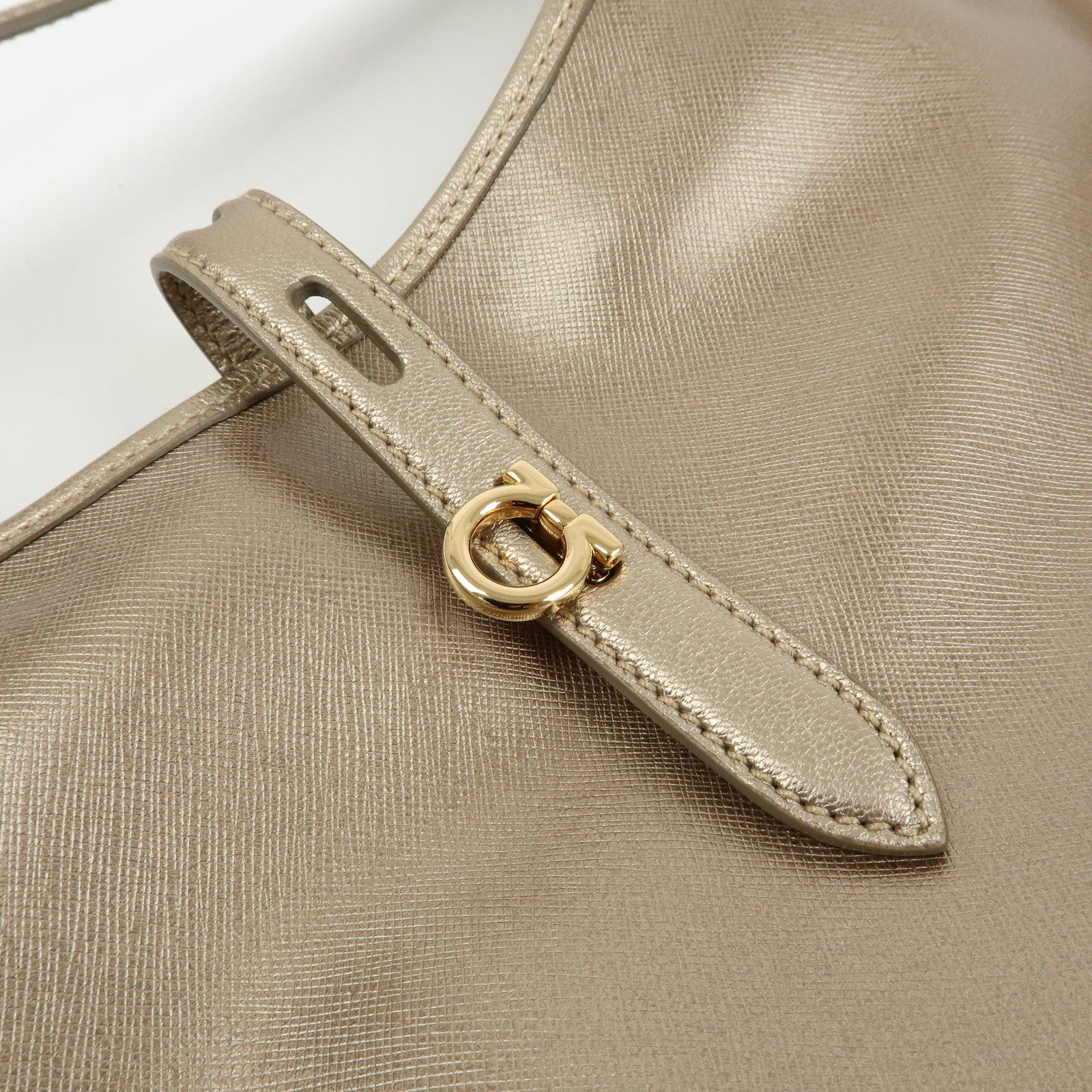 Ferragamo Gancini Leather Shoulder Bag Hand Bag Metallic Pink Beige