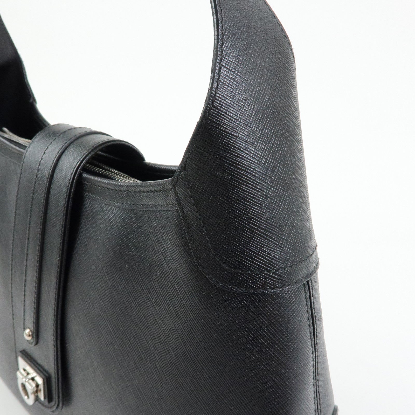 Ferragamo Gancini Leather Shoulder Bag Hand Bag Black