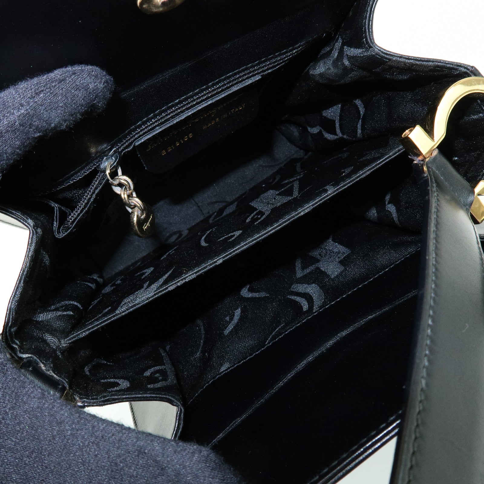 Ferragamo Gancini Leather Shoulder Bag Hand Bag Black