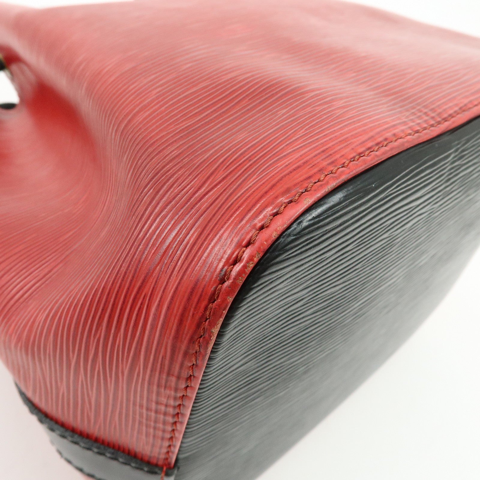Louis Vuitton Epi Petit Noe Shoulder Bag Noir Castilian Red M44172