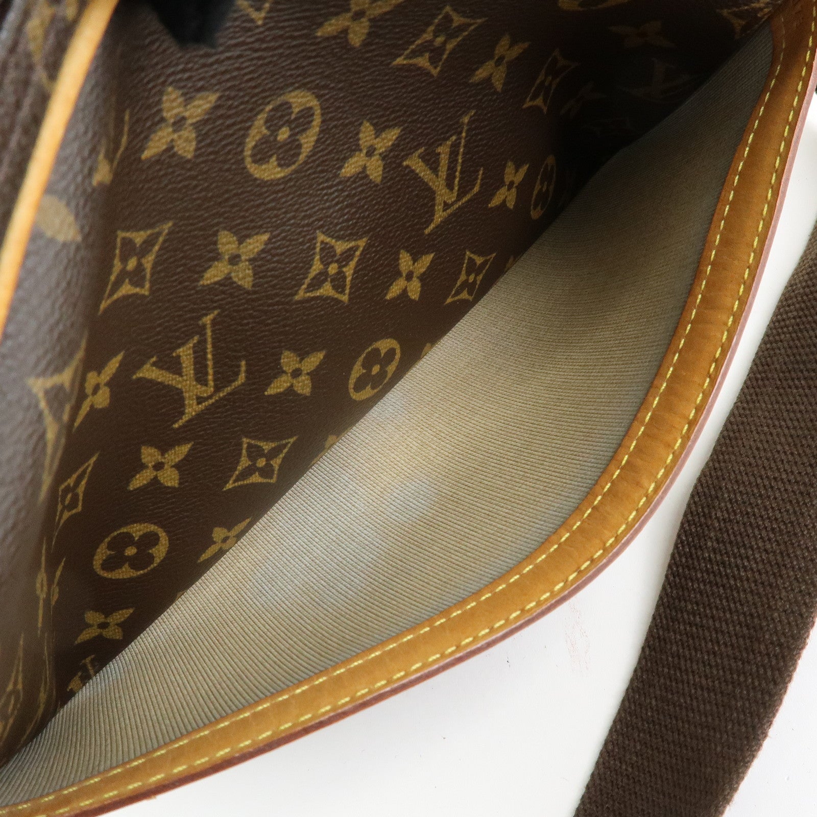 Louis Vuitton Monogram Reporter PM Shoulder Crossbody Bag Brown M45254