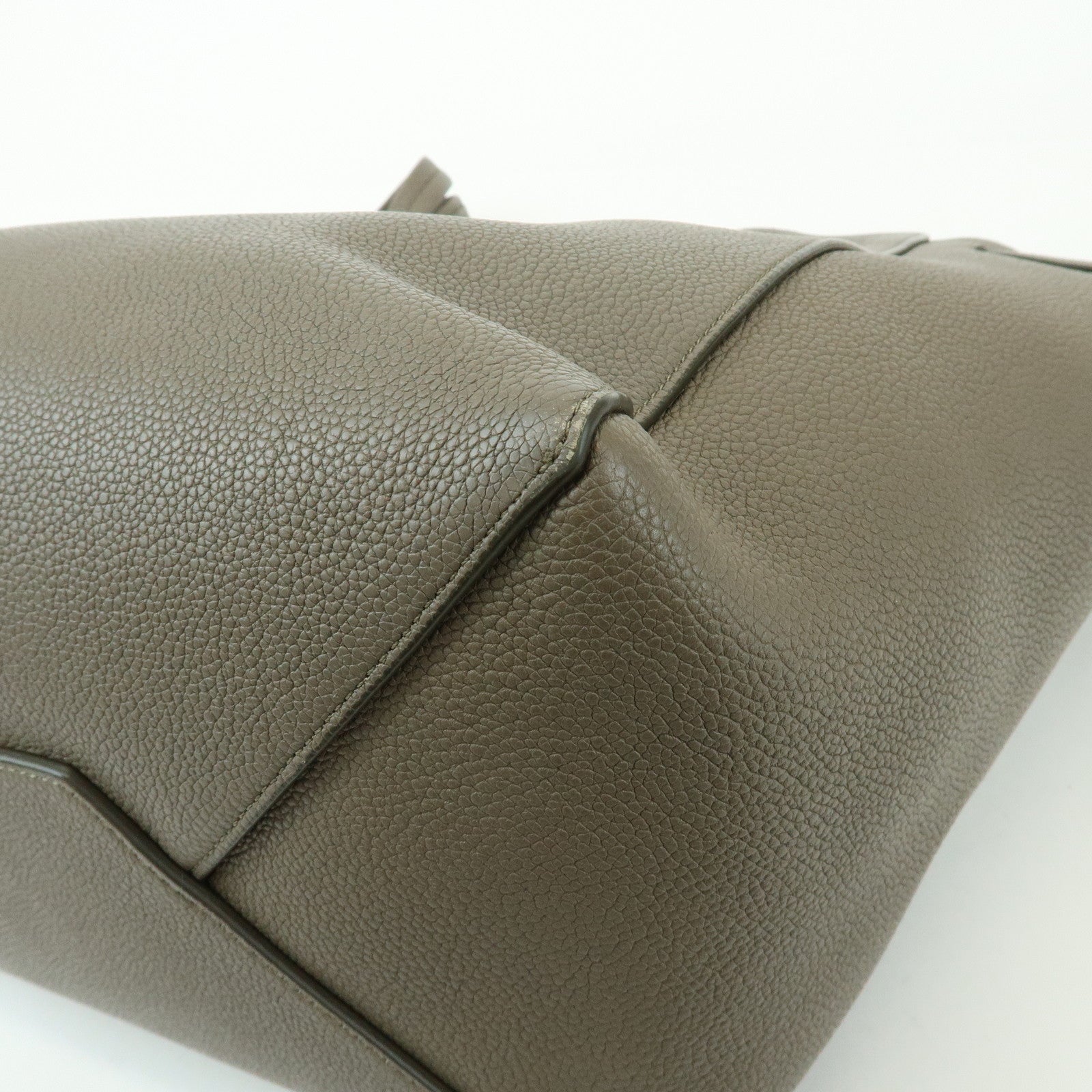 CELINE Cabas Phantom Soft Grained Calf Leather Medium Tote Bag