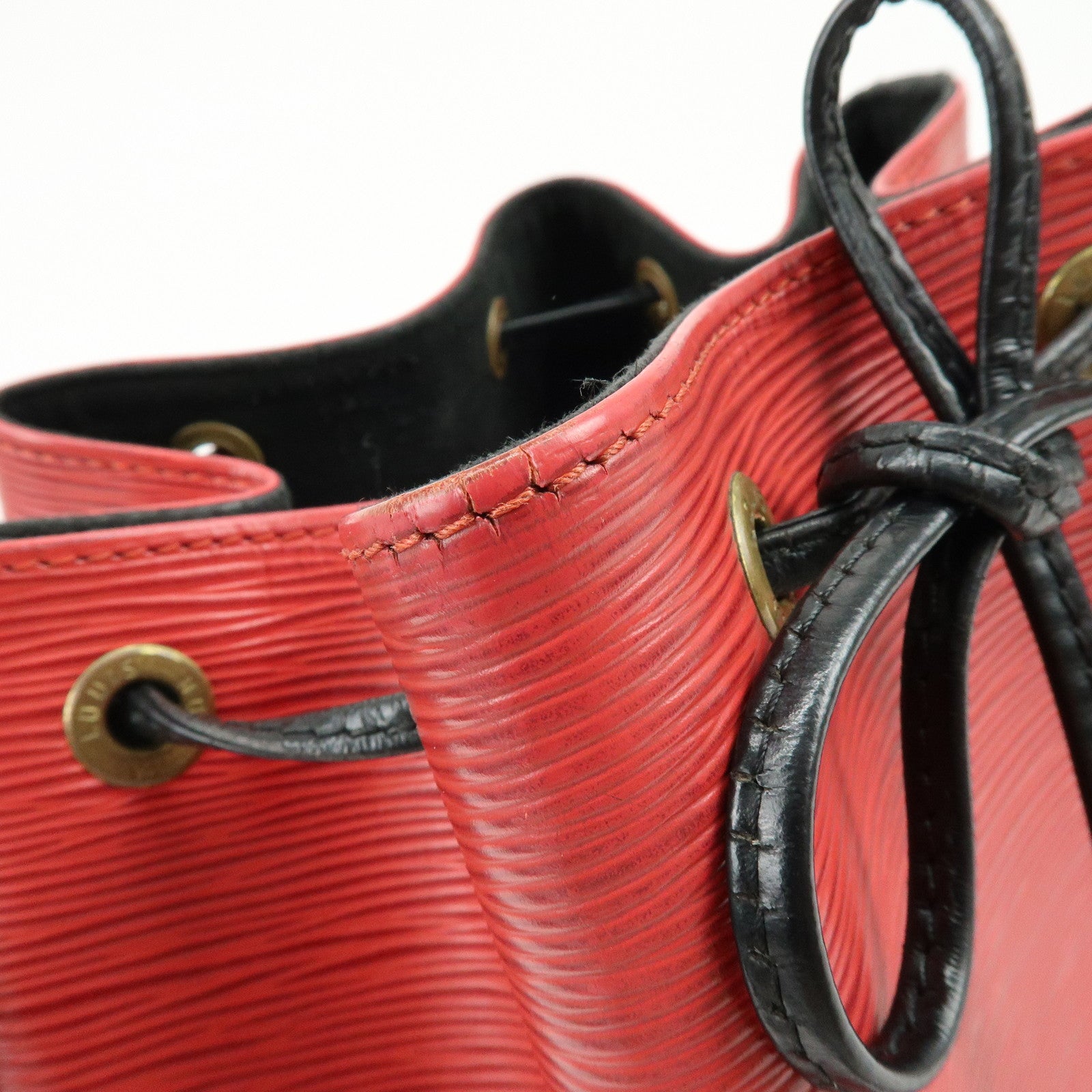 Louis Vuitton Epi Petit Noe Shoulder Bag Noir Castilian Red M44172