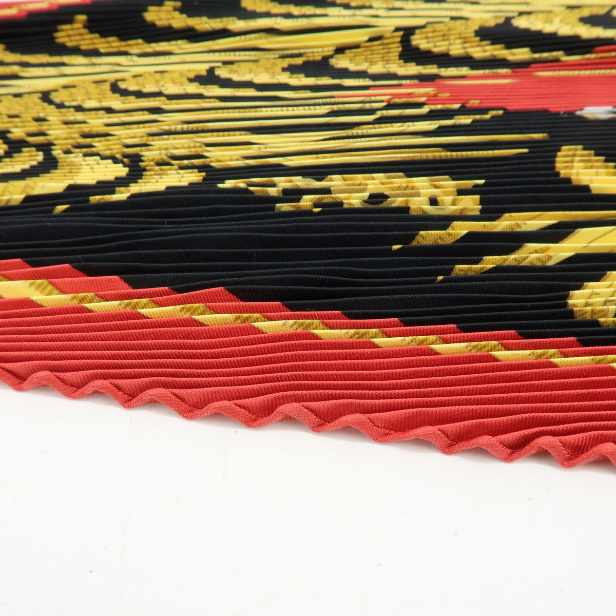 HERMES Pleated Carre 90 Silk 100% Scarf Tigre Royal Black Red Gold