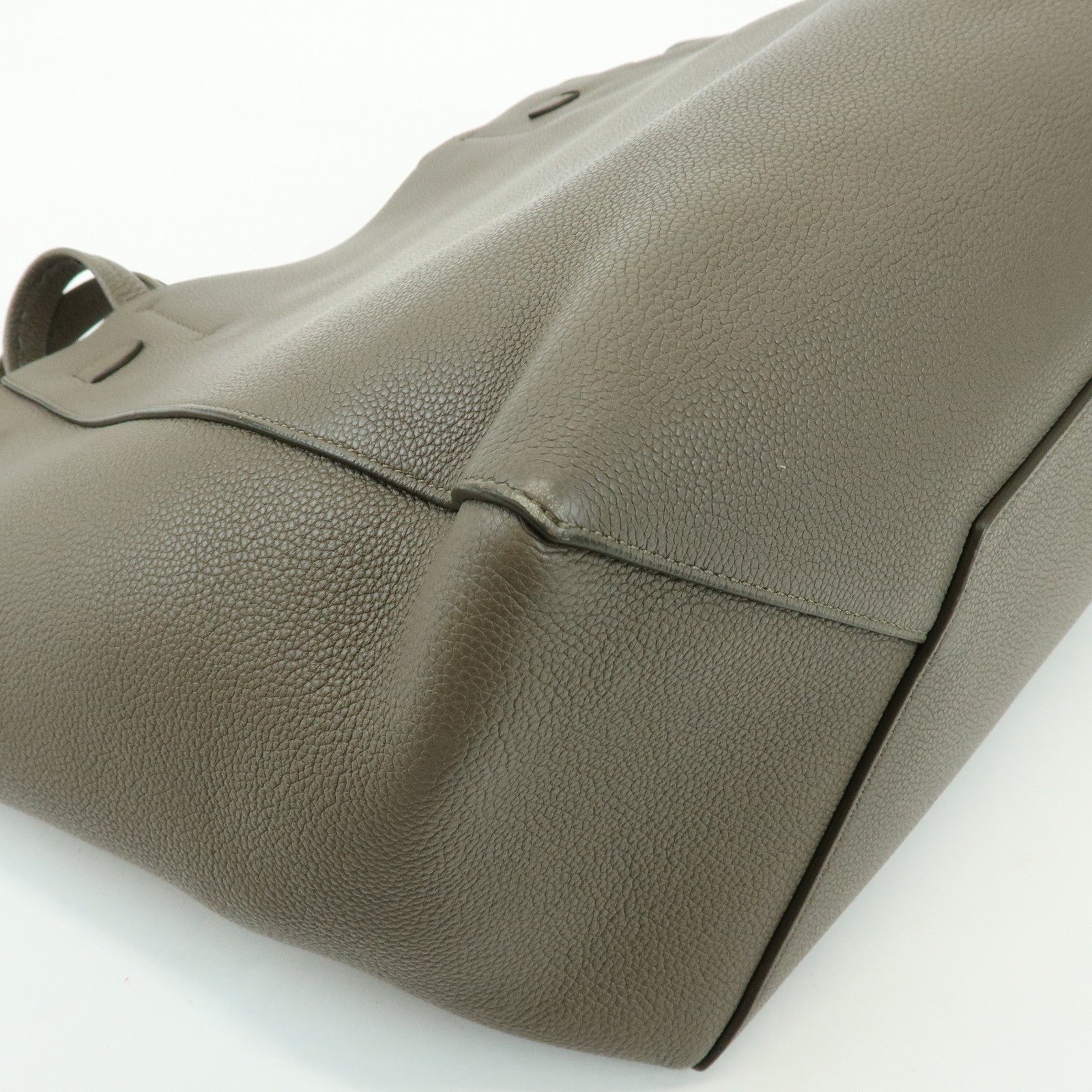CELINE Cabas Phantom Soft Grained Calf Leather Medium Tote Bag