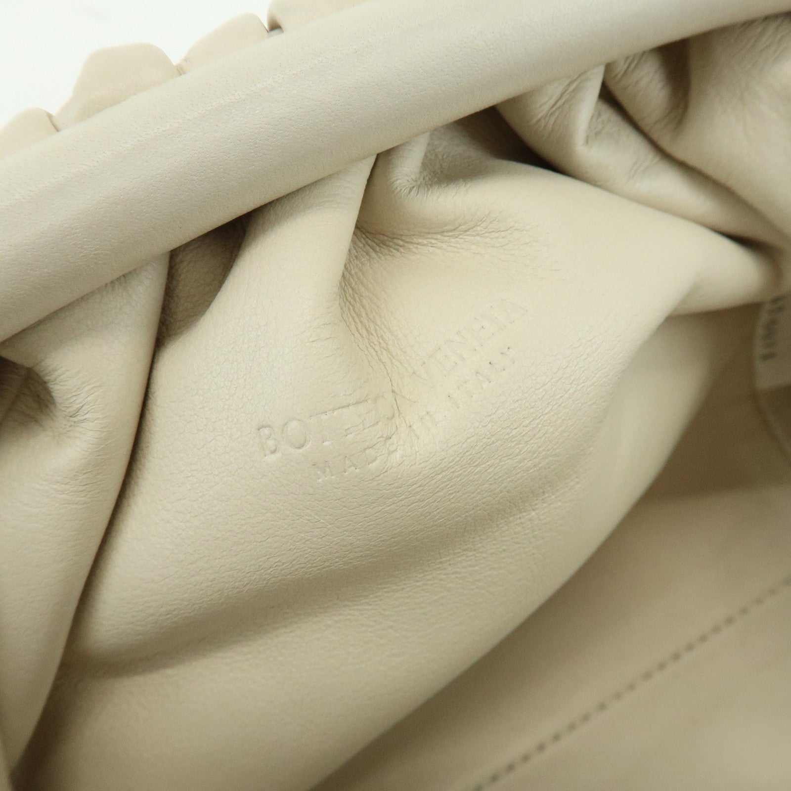 BOTTEGA VENETA Leather Mini The Pouch Shoulder Bag Ivory B08430507I