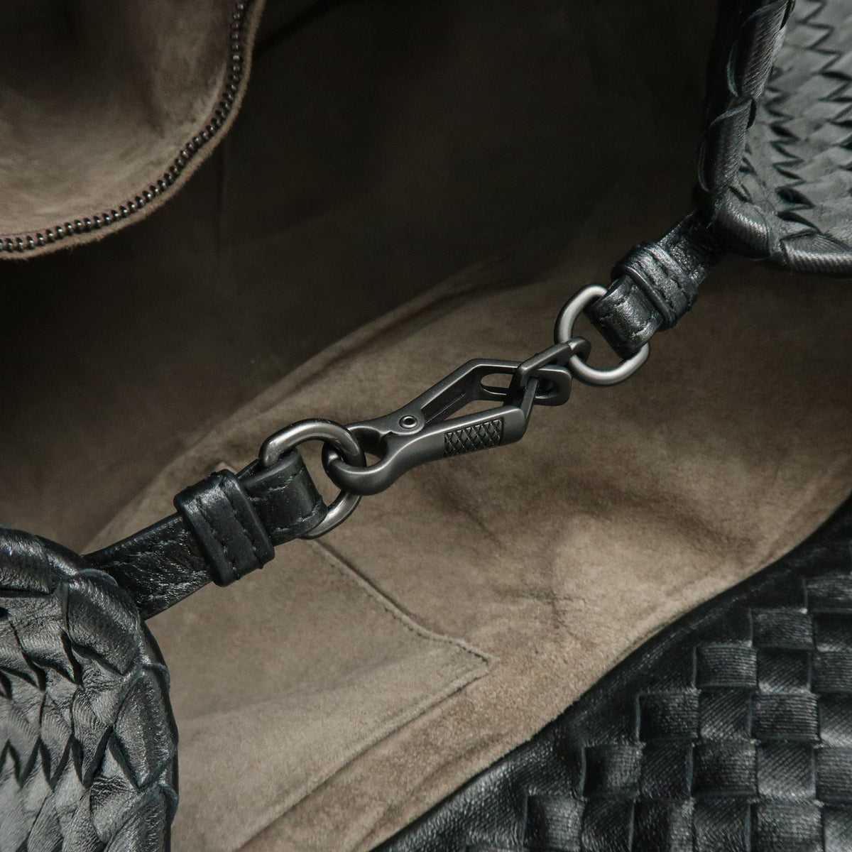 BOTTEGA VENETA Intrecciato Chester Leather Shoulder Bag Tote Bag Black