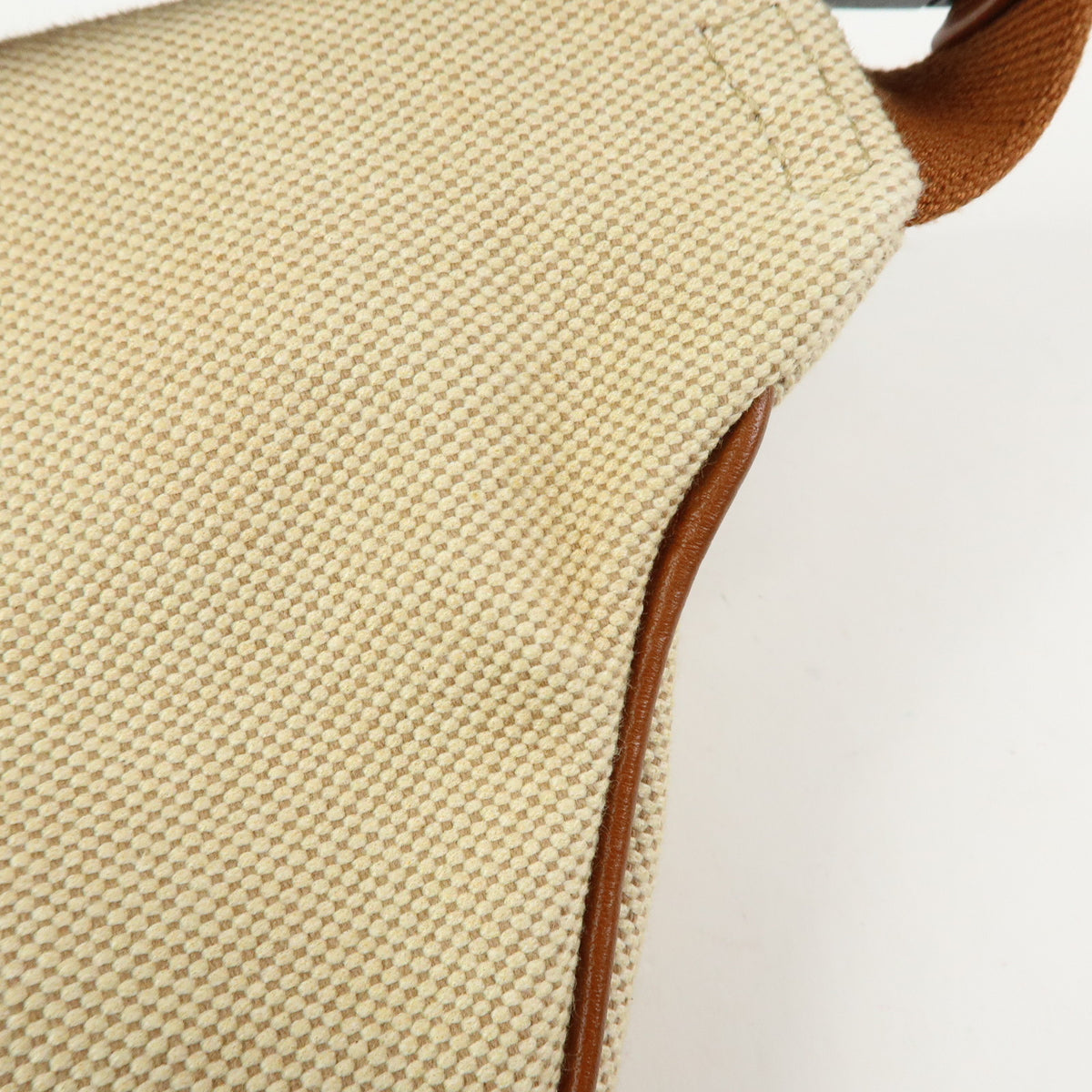 GUCCI Sherry Interlocking G Canvas Leather Waist Body Bag Beige 575082