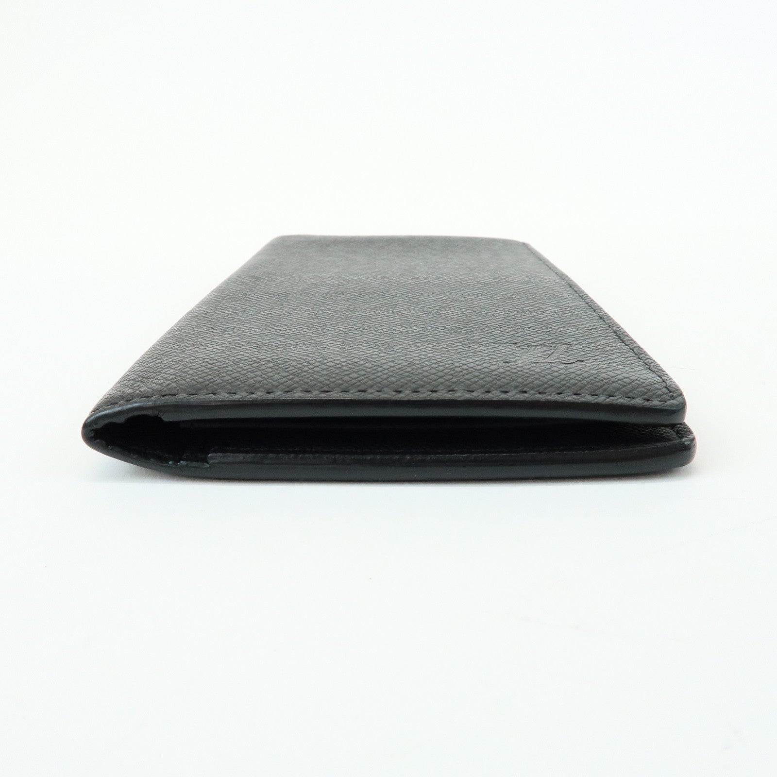 Louis Vuitton Taiga Portefeuille Long Bi-fold Wallet Noir M30541