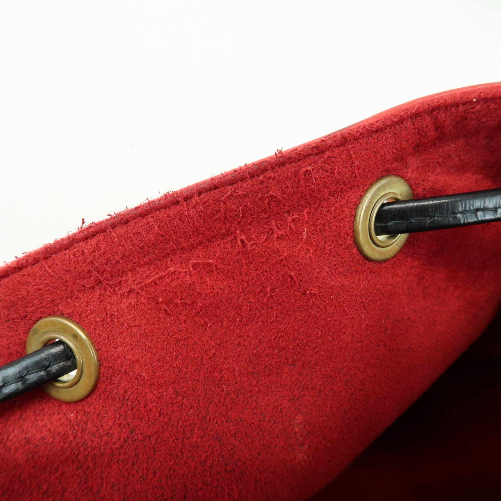 Louis Vuitton Epi Petit Noe Shoulder Bag Noir Castilian Red M44172