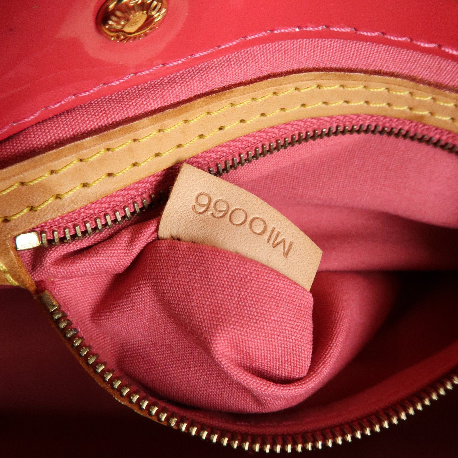 Louis Vuitton Monogram Vernis Reade PM Hand Bag Framboise M9132F