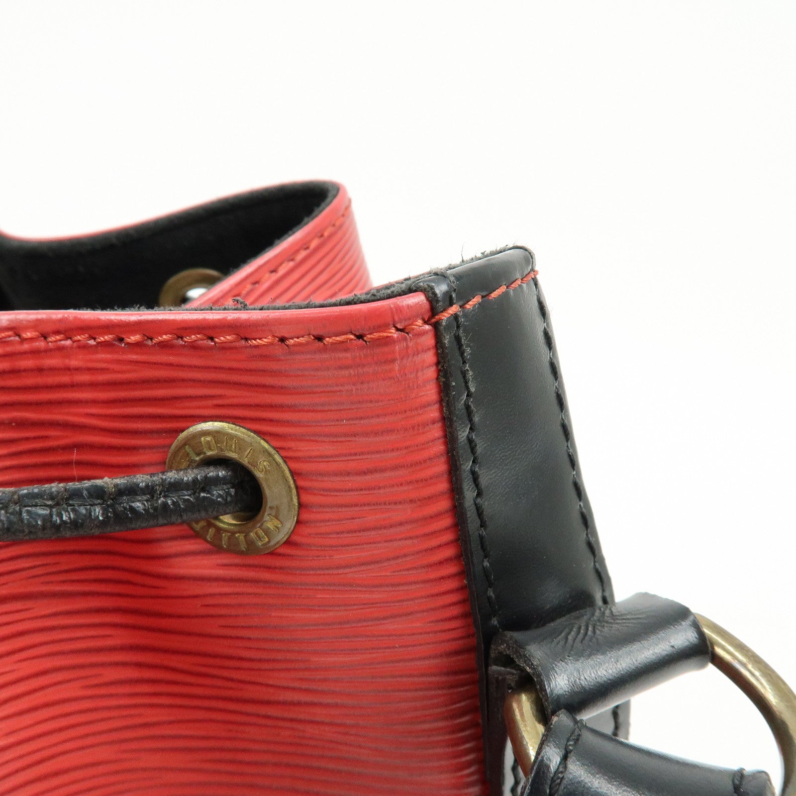 Louis Vuitton Epi Petit Noe Shoulder Bag Noir Castilian Red M44172