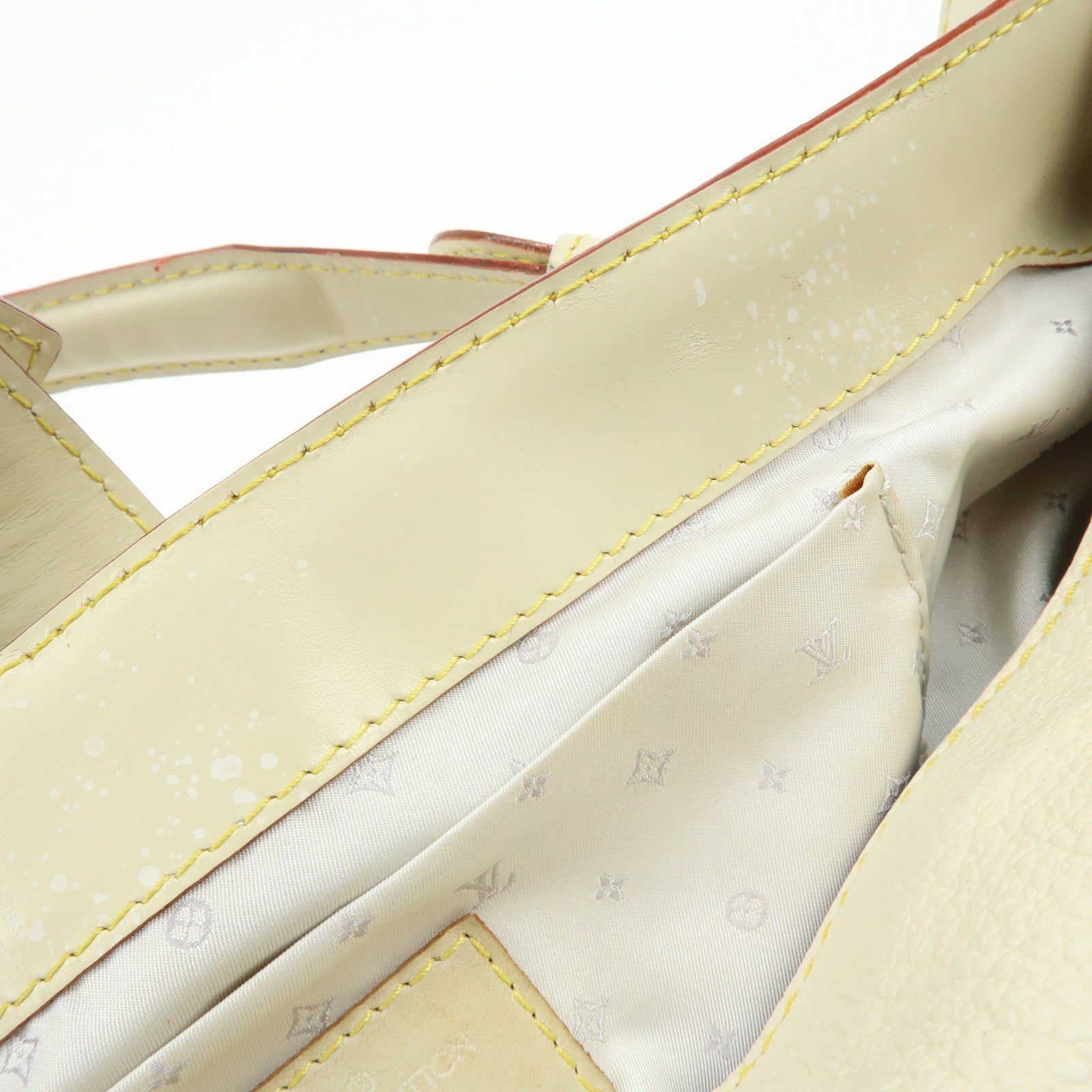 Louis Vuitton Suhari Impetueux Leather Shoulder Bag Blanc M91858