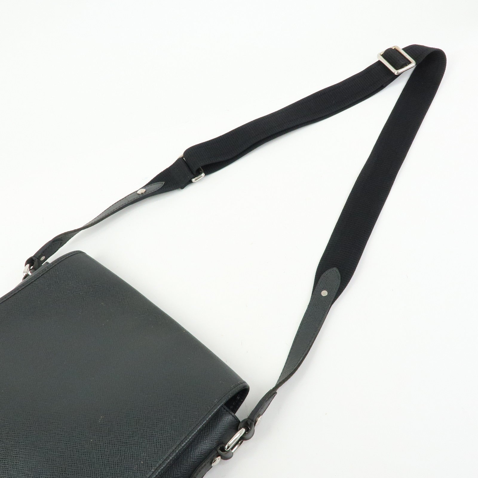 Louis Vuitton Taiga Andrei Leather Shoulder Bag Ardoise M32482