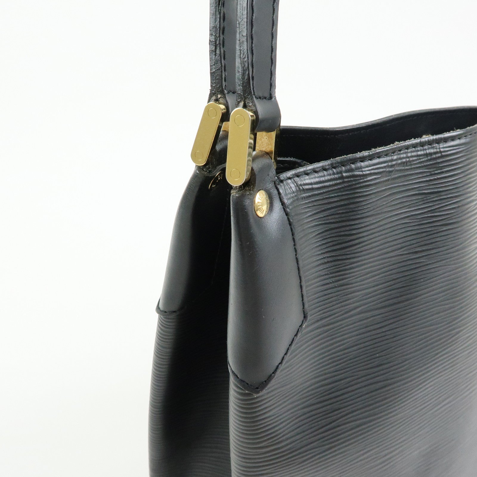 Louis Vuitton Epi Mandala MM Shoulder Bag Noir Black M58892
