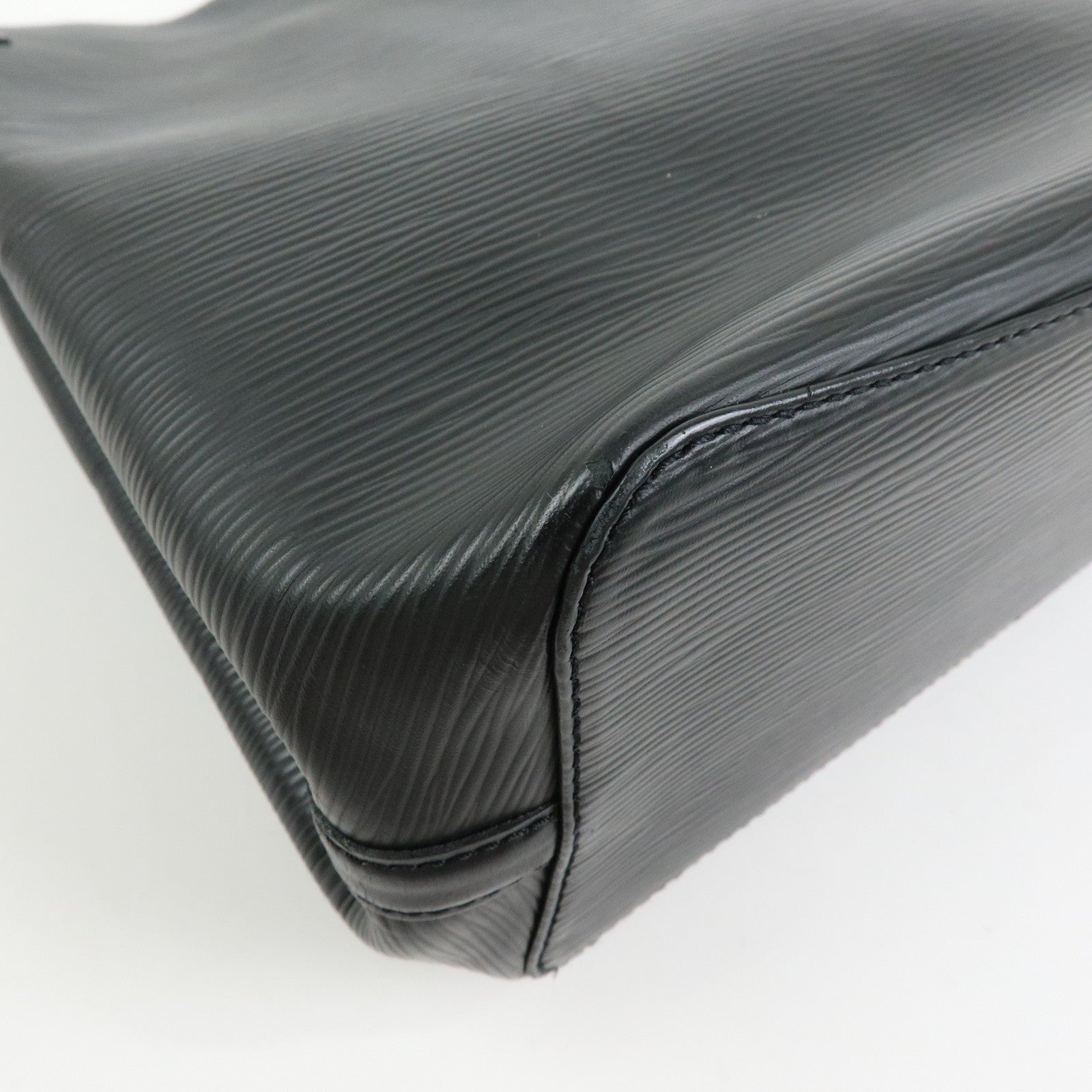 Louis Vuitton Epi Mandala MM Shoulder Bag Noir Black M58892