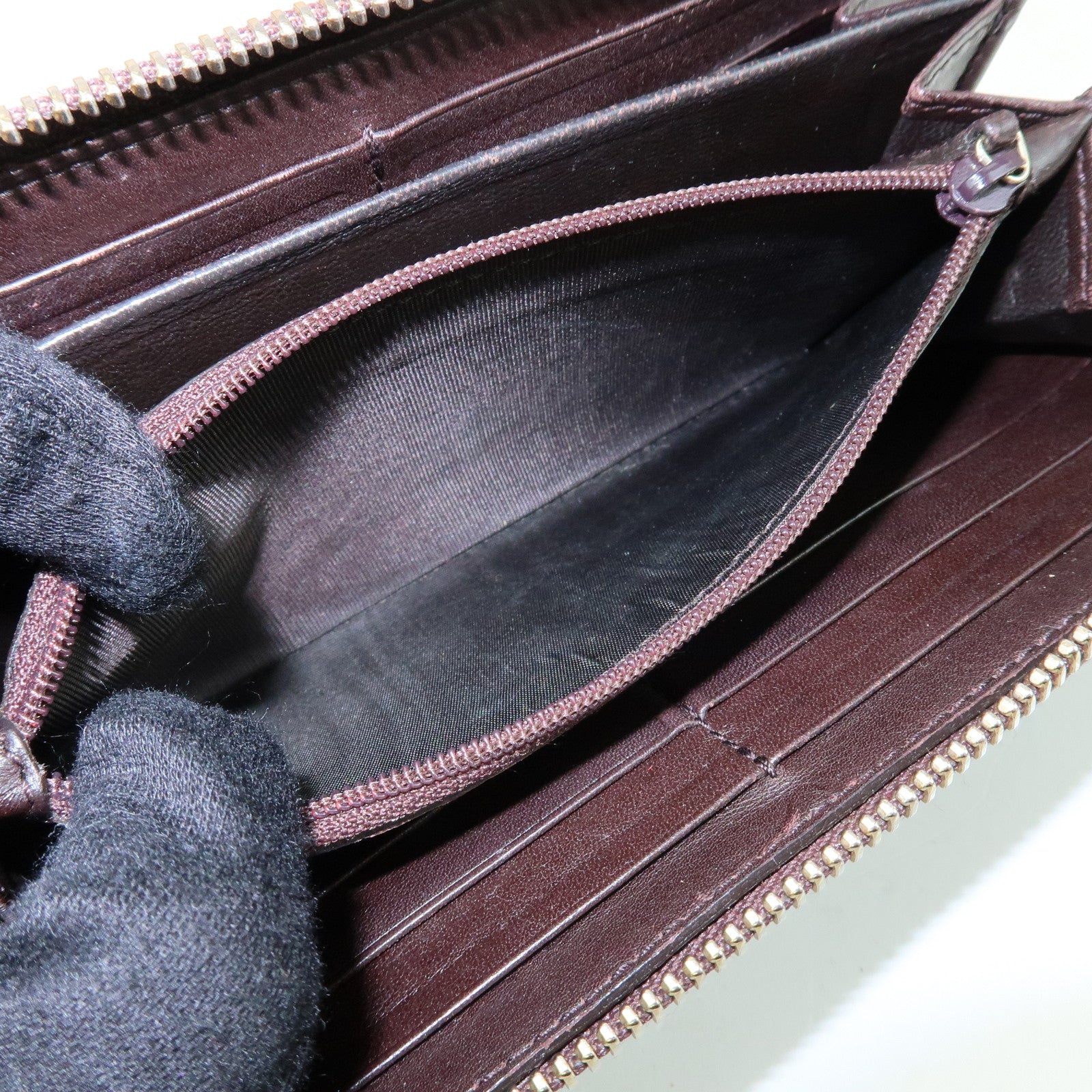GUCCI Interlocking G Guccissima Leather Round Zippy Long Wallet