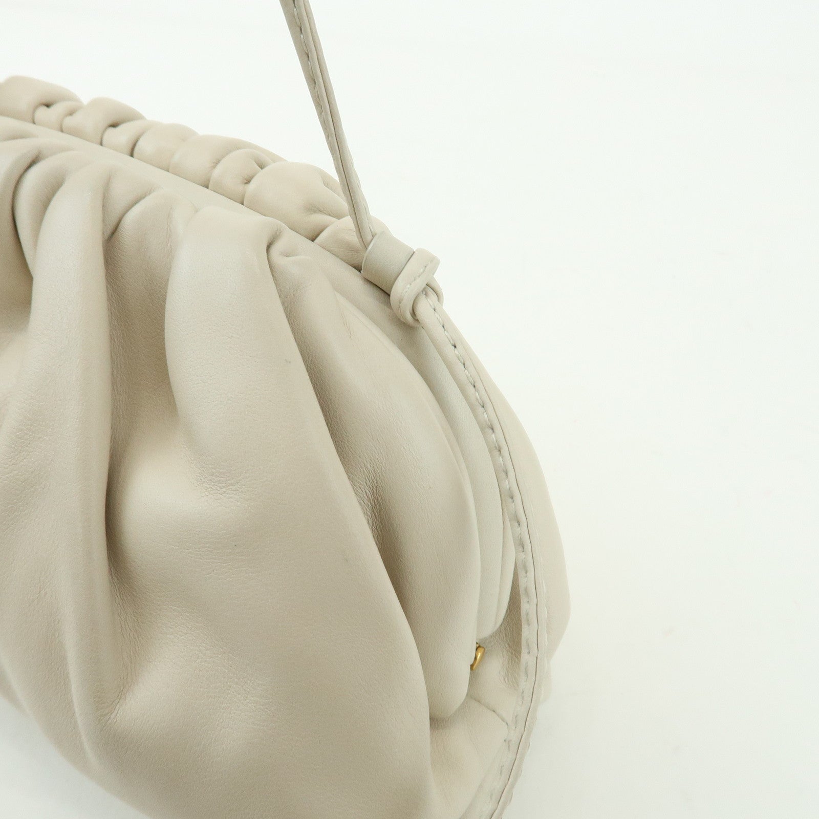 BOTTEGA VENETA Leather Mini The Pouch Shoulder Bag Ivory B08430507I
