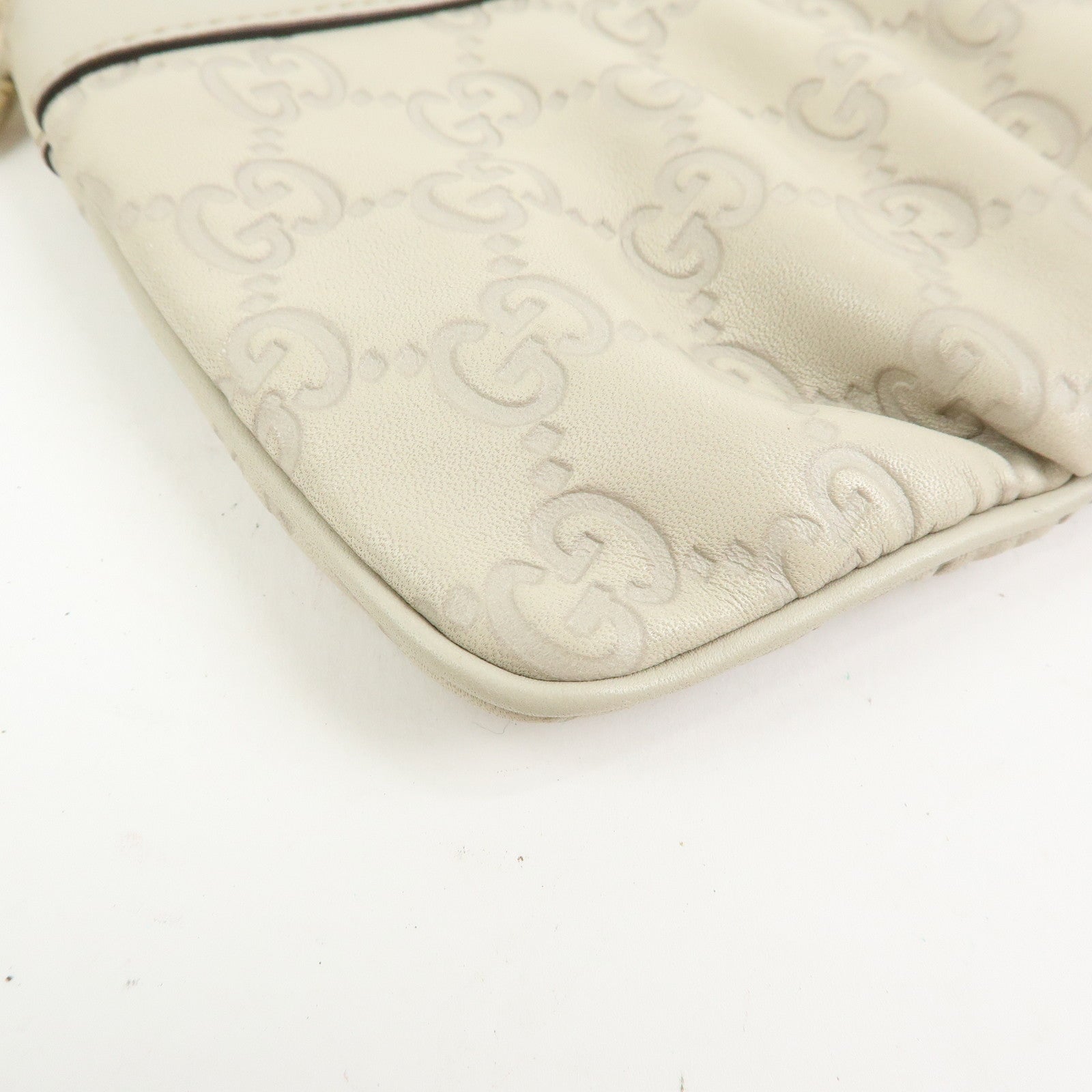 GUCCI Interlocking G Microguccissima Leather Pouch Ivory 212203