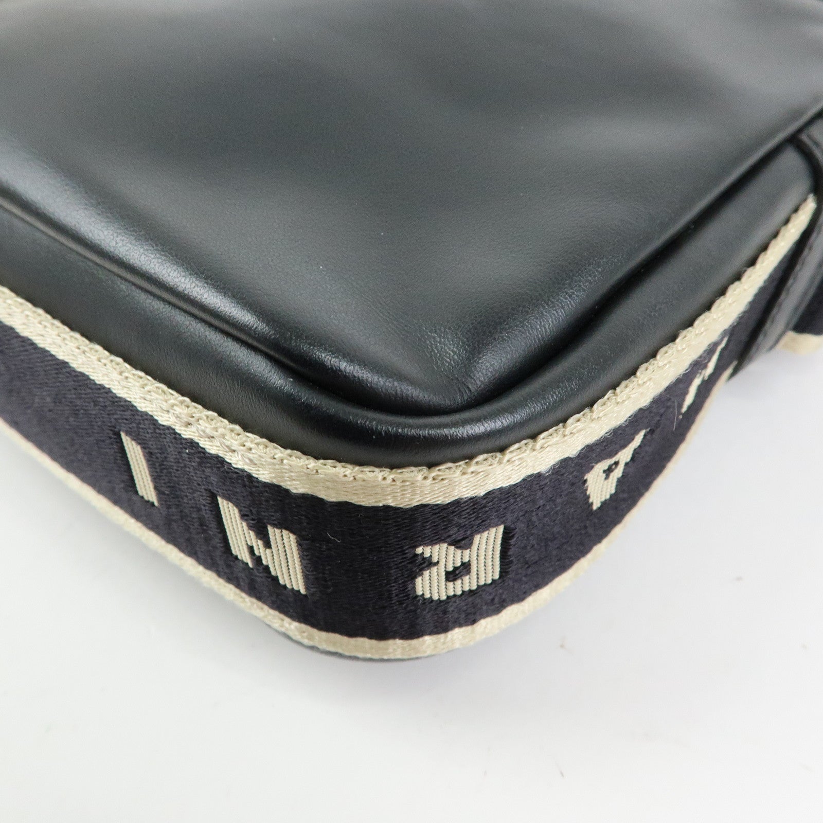 MARNI BEY Logo Leather Shoulder Bag Crossbody Bag Black