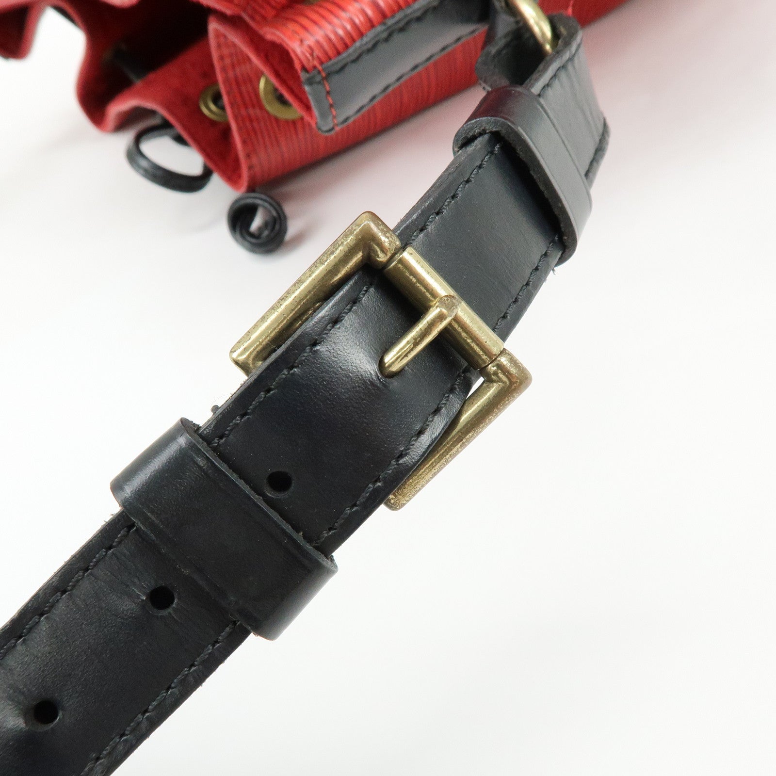 Louis Vuitton Epi Petit Noe Shoulder Bag Noir Castilian Red M44172