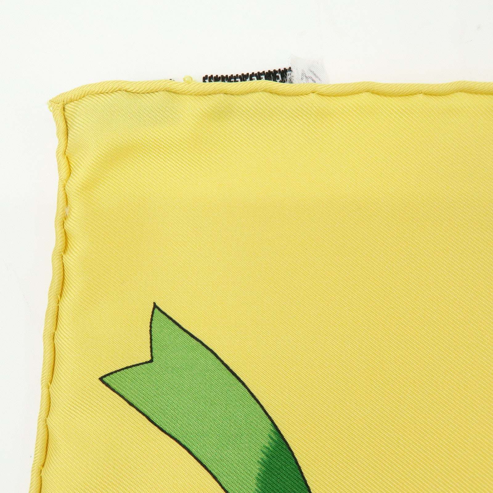 HERMES Carre 90 Silk 100% Scarf  Neige d'Antan Yellow