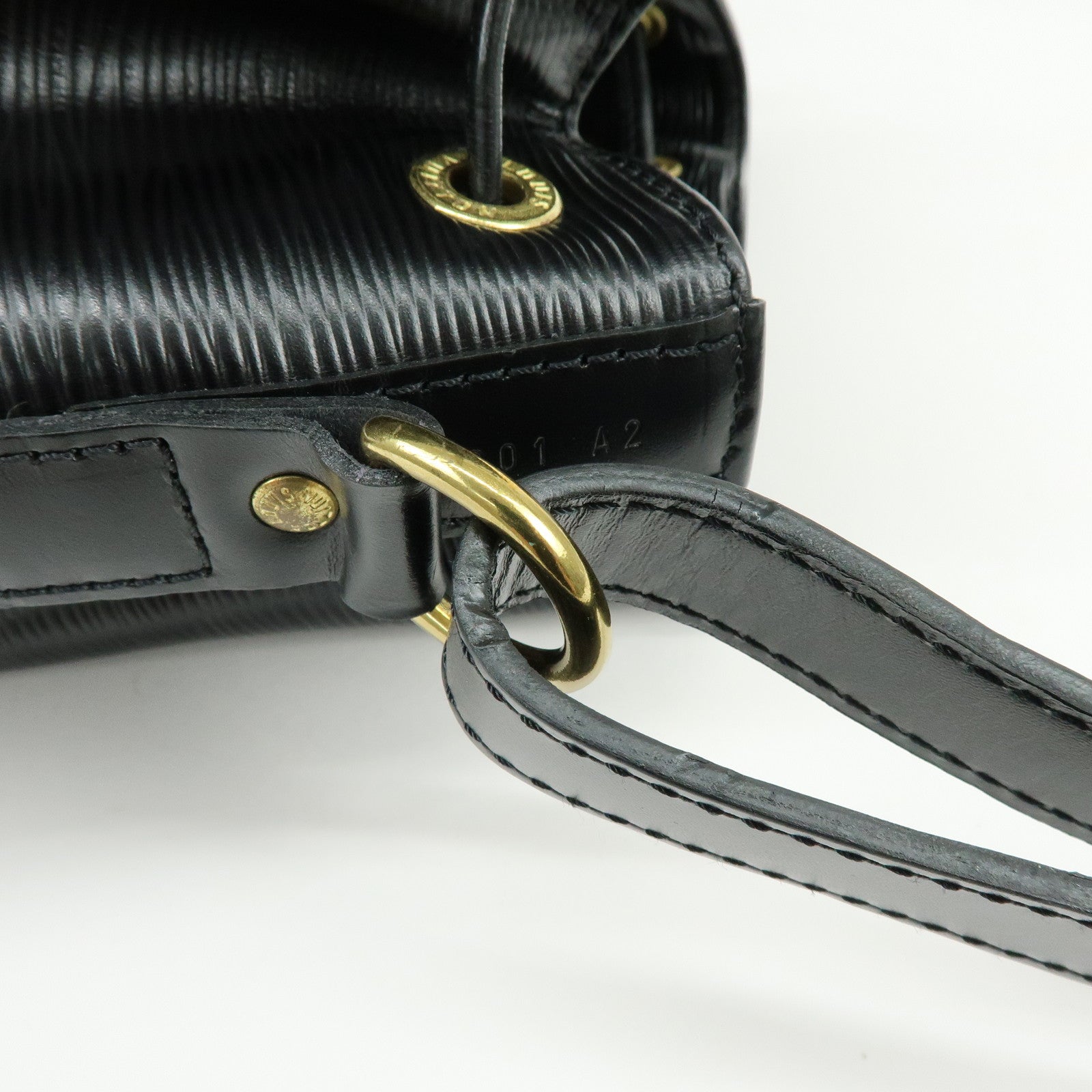 Louis Vuitton Epi Petit Noe Shoulder Bag Noir Black M44102