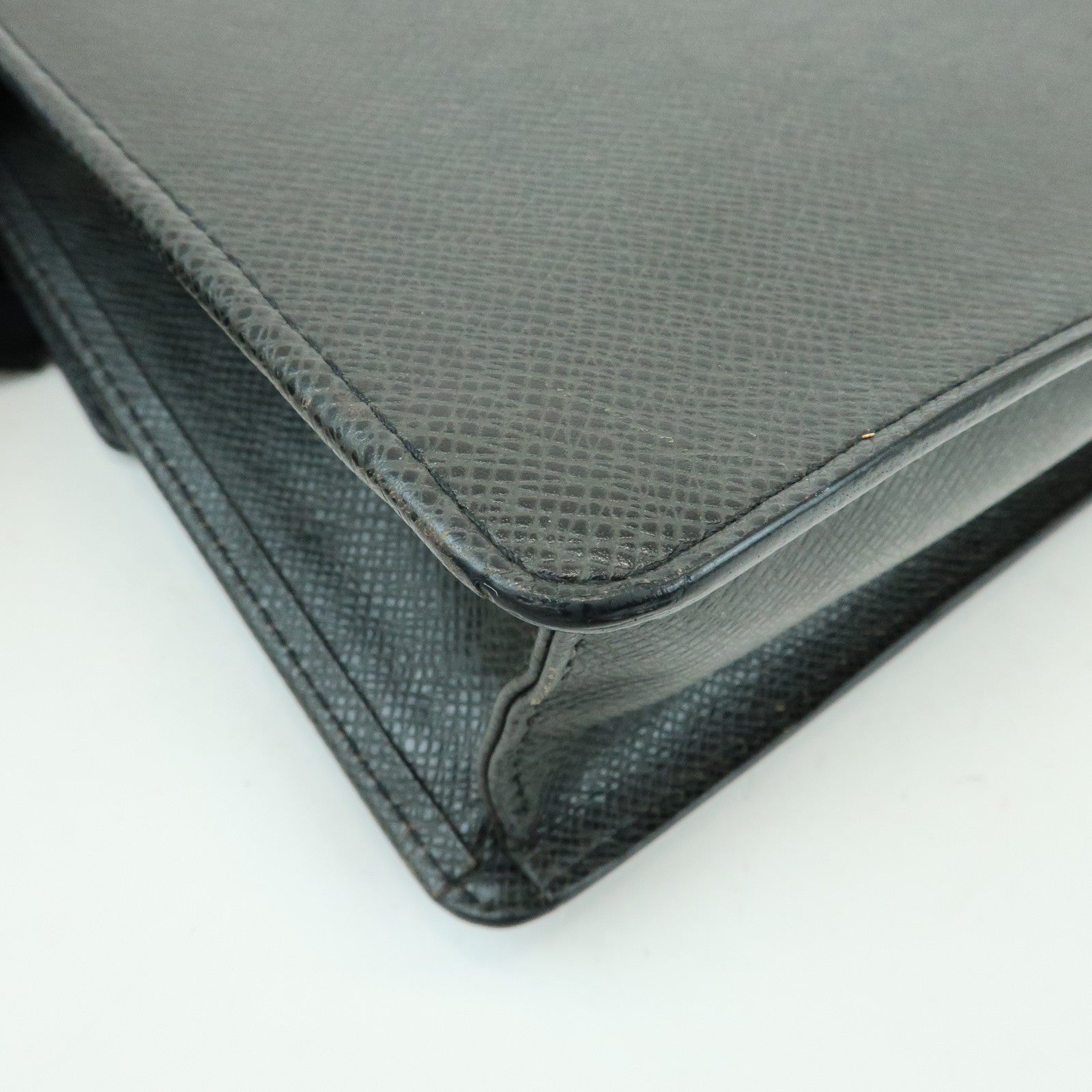 Louis Vuitton Taiga Leather Selenga Clutch Bag Ardoise M30782