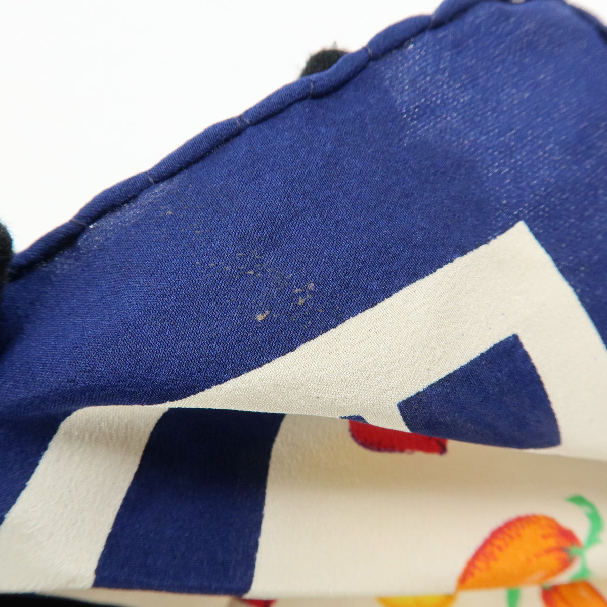 GUCCI Silk 100%  Scarf Shawl Fruit Pattern Navy Multicolor